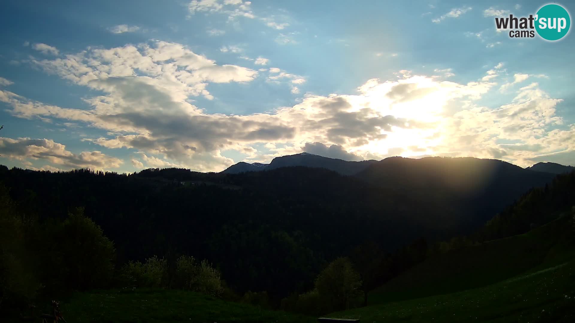 Webcam Brunarica Dražgoše – Live View of Ratitovec (1666 m)