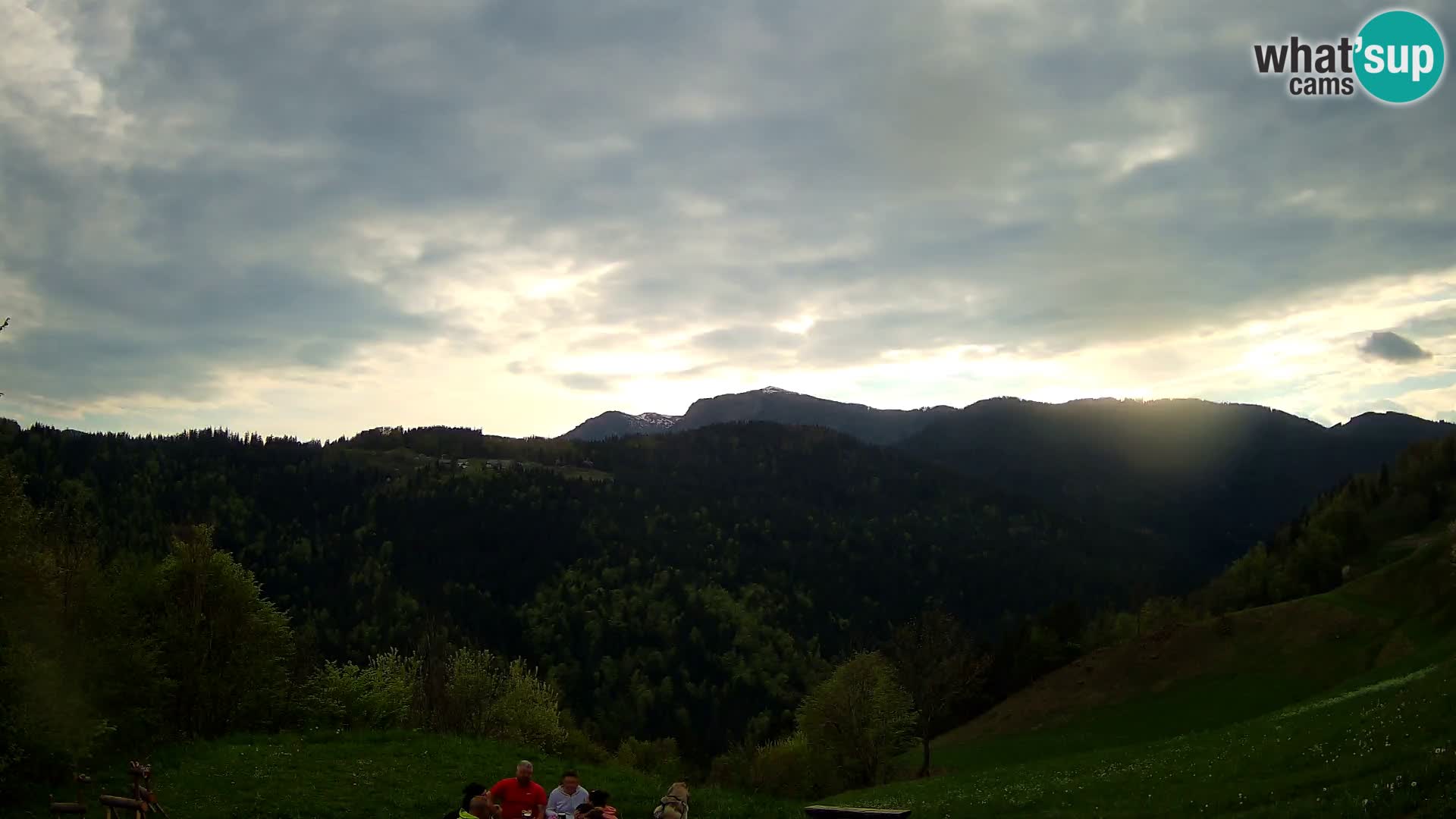 Web kamera Brunarica Dražgoše – Pogled uživo na Ratitovec (1666 m)