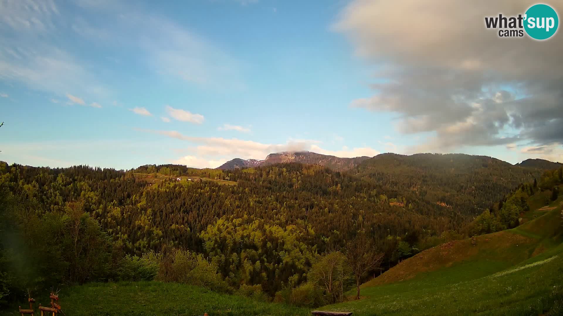 Webcam Brunarica Dražgoše – Vista live sul Ratitovec (1666 m)