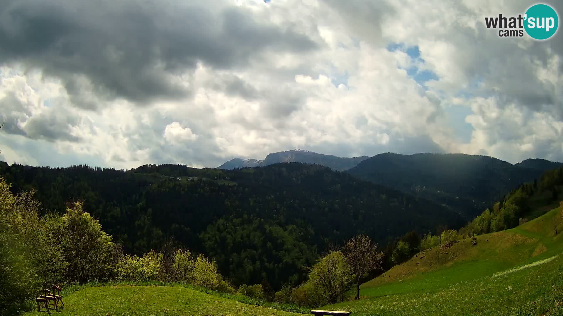 Webcam Brunarica Dražgoše – Vista live sul Ratitovec (1666 m)