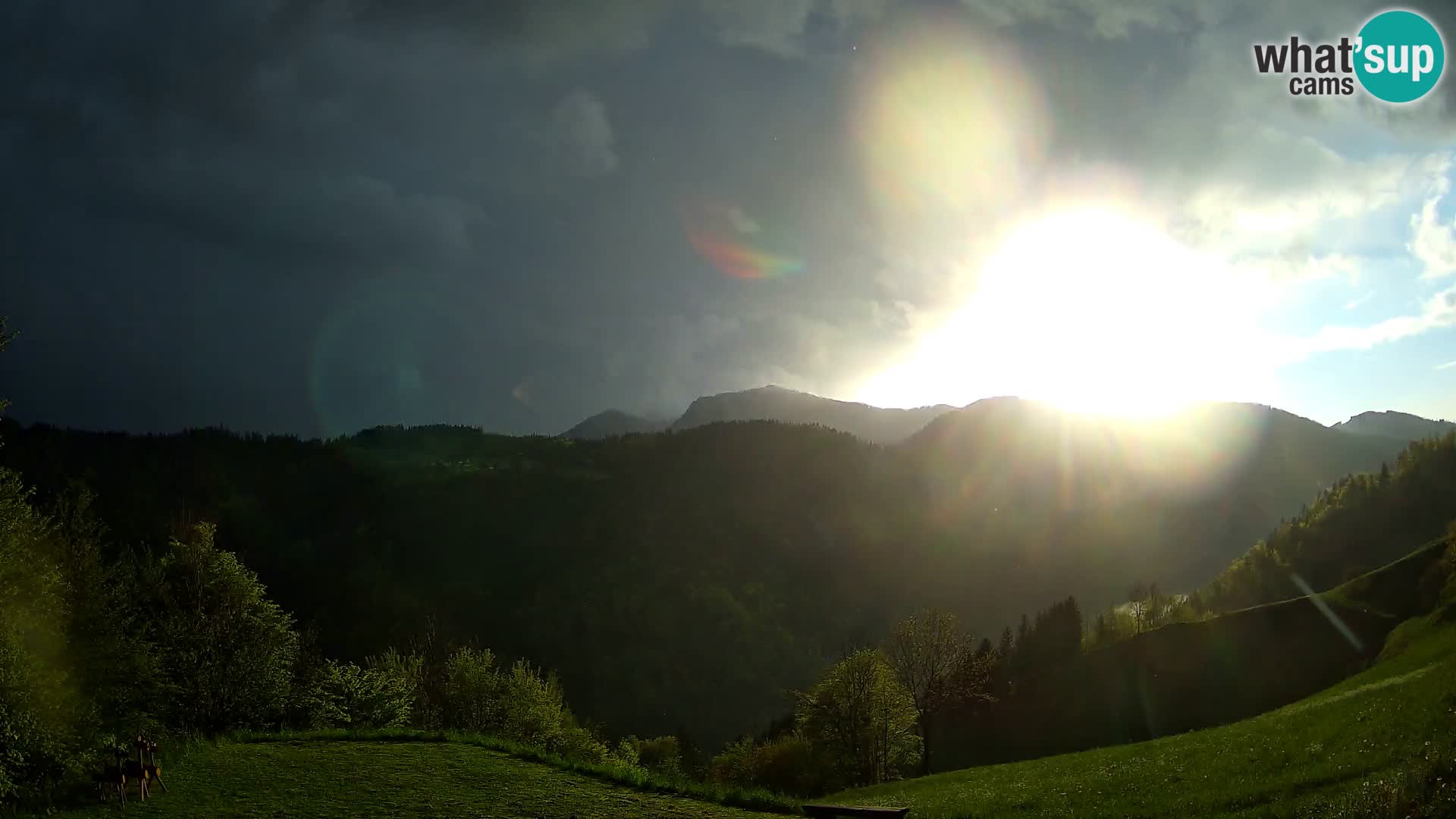 Webcam Brunarica Dražgoše – Live View of Ratitovec (1666 m)