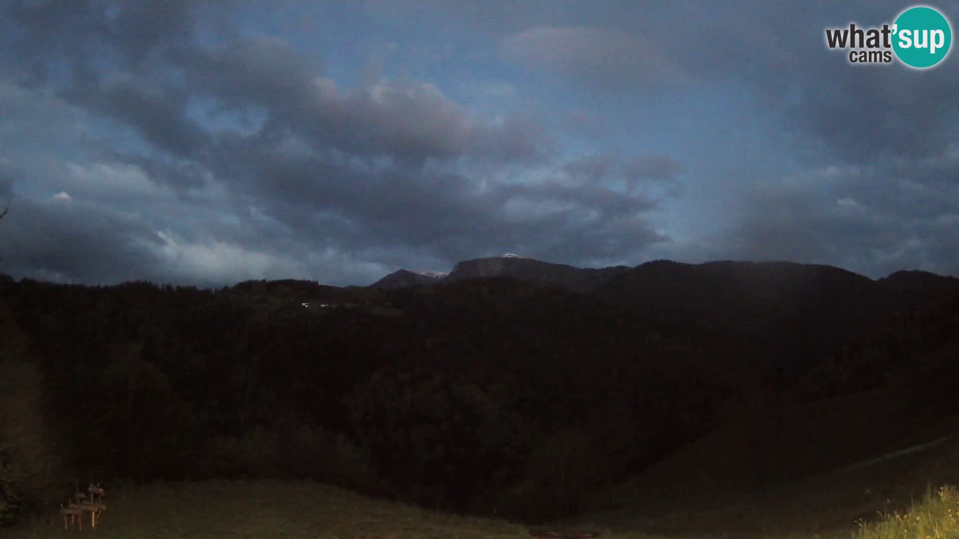 Webcam Brunarica Dražgoše – Vista live sul Ratitovec (1666 m)