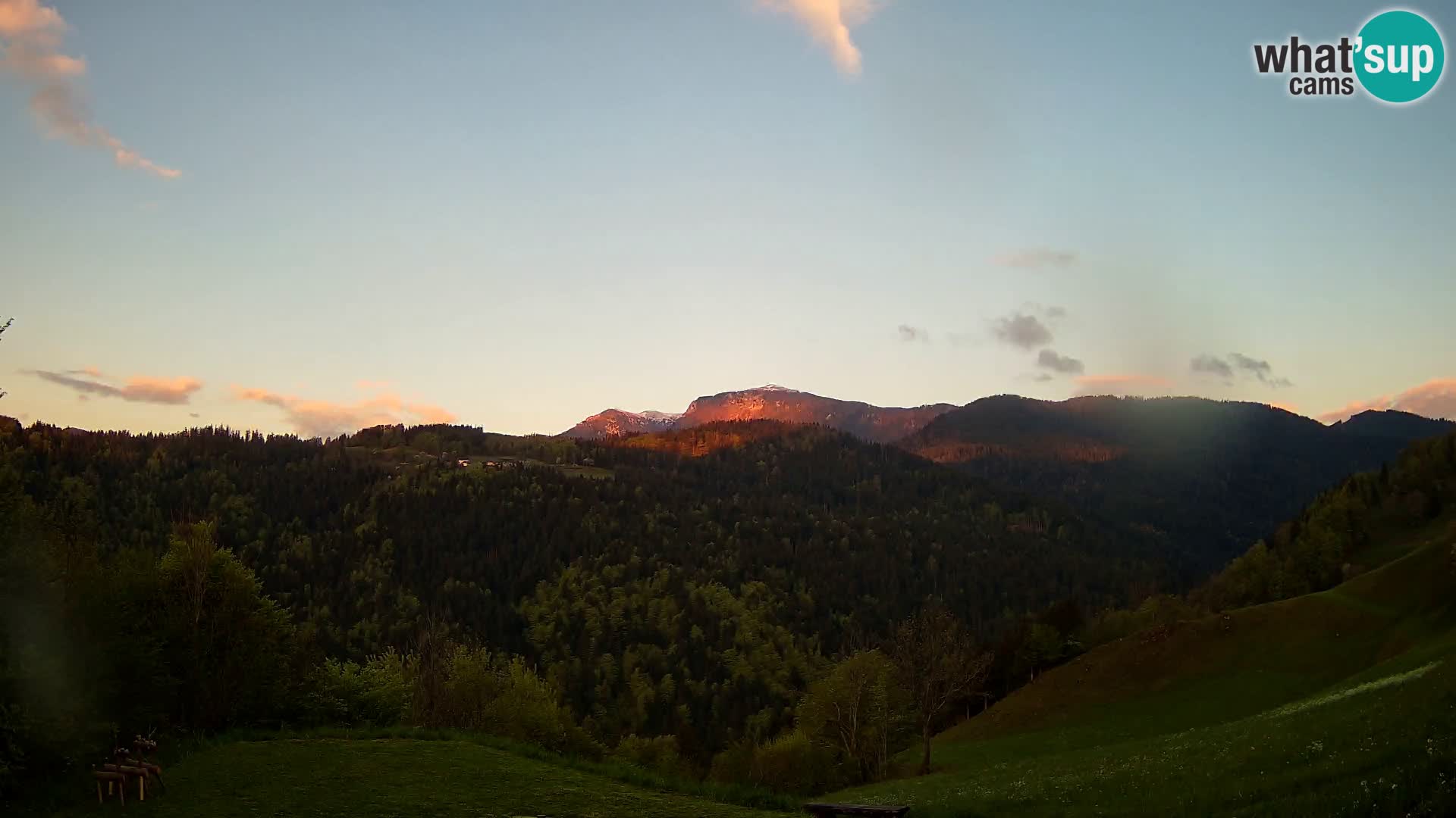 Webcam Brunarica Dražgoše – Live View of Ratitovec (1666 m)