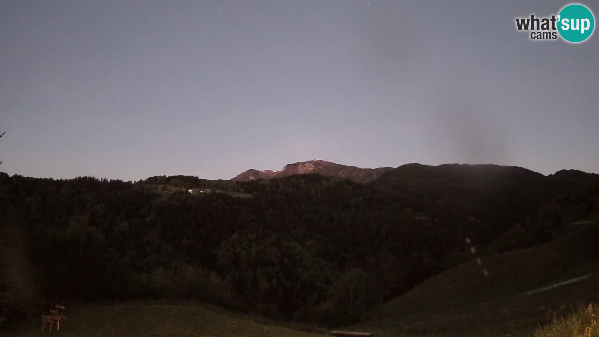 Web kamera Brunarica Dražgoše – Pogled uživo na Ratitovec (1666 m)