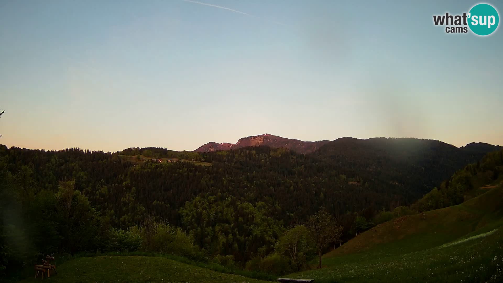 Spletna kamera Brunarica Dražgoše – Pogled v živo na Ratitovec (1666 m)