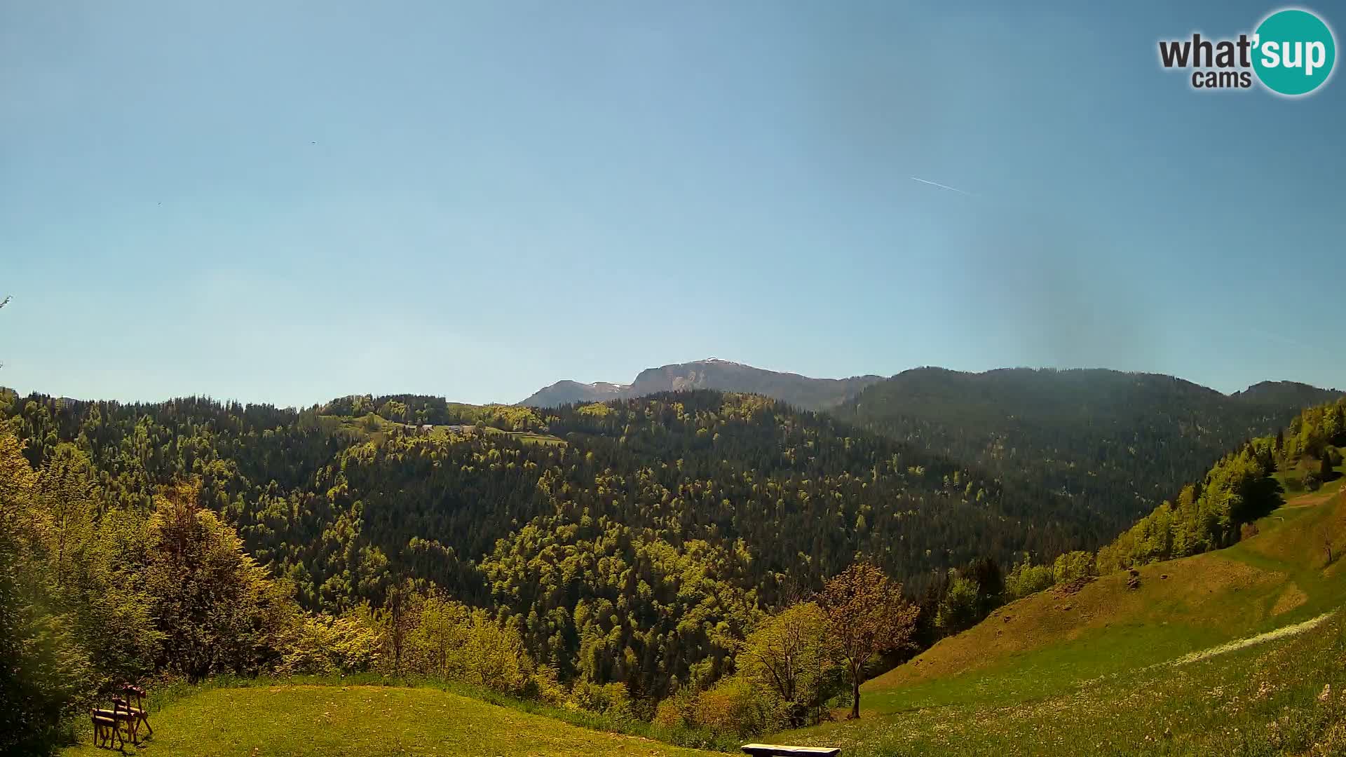 Webcam Brunarica Dražgoše – Live View of Ratitovec (1666 m)