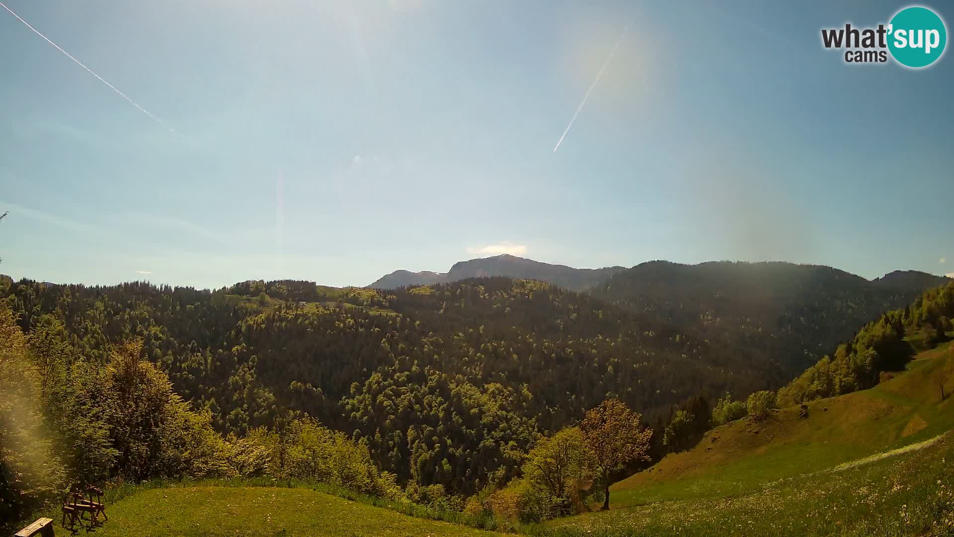 Spletna kamera Brunarica Dražgoše – Pogled v živo na Ratitovec (1666 m)