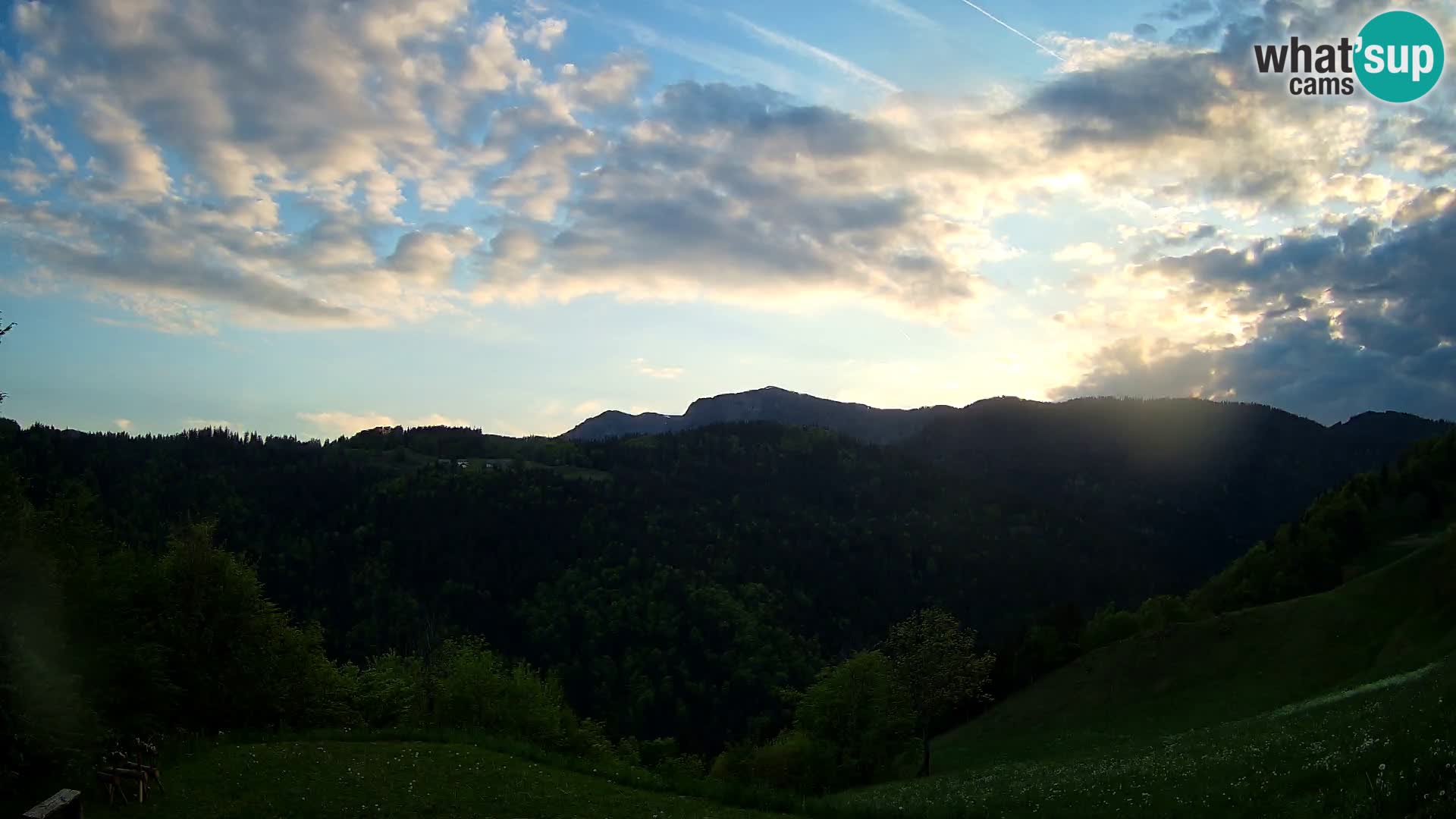 Web kamera Brunarica Dražgoše – Pogled uživo na Ratitovec (1666 m)