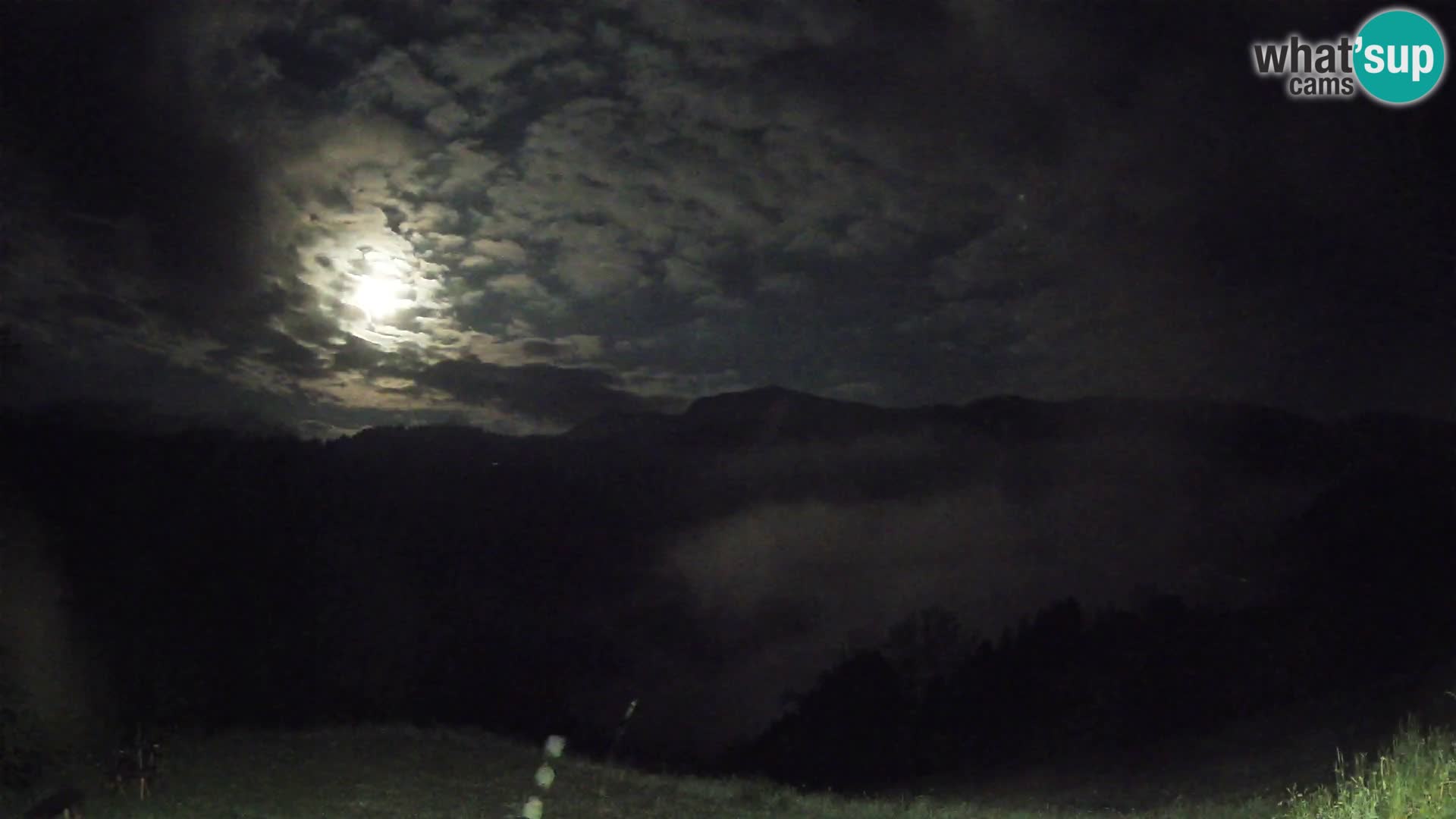 Webcam Brunarica Dražgoše – Live View of Ratitovec (1666 m)