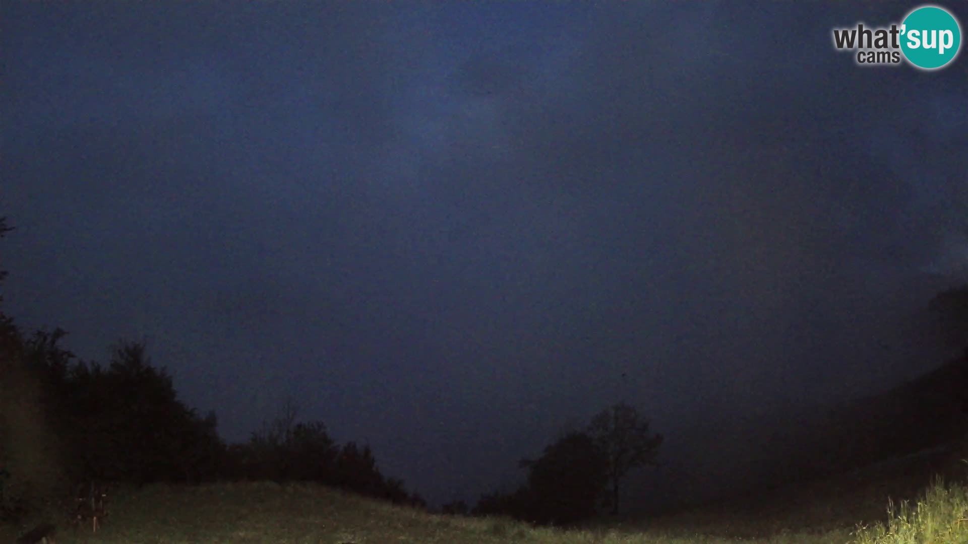 Webcam Brunarica Dražgoše – Live View of Ratitovec (1666 m)