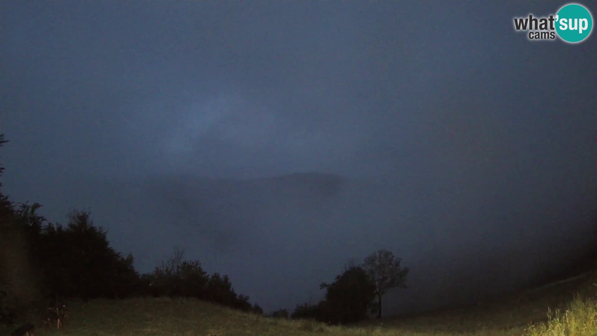 Webcam Brunarica Dražgoše – Live View of Ratitovec (1666 m)