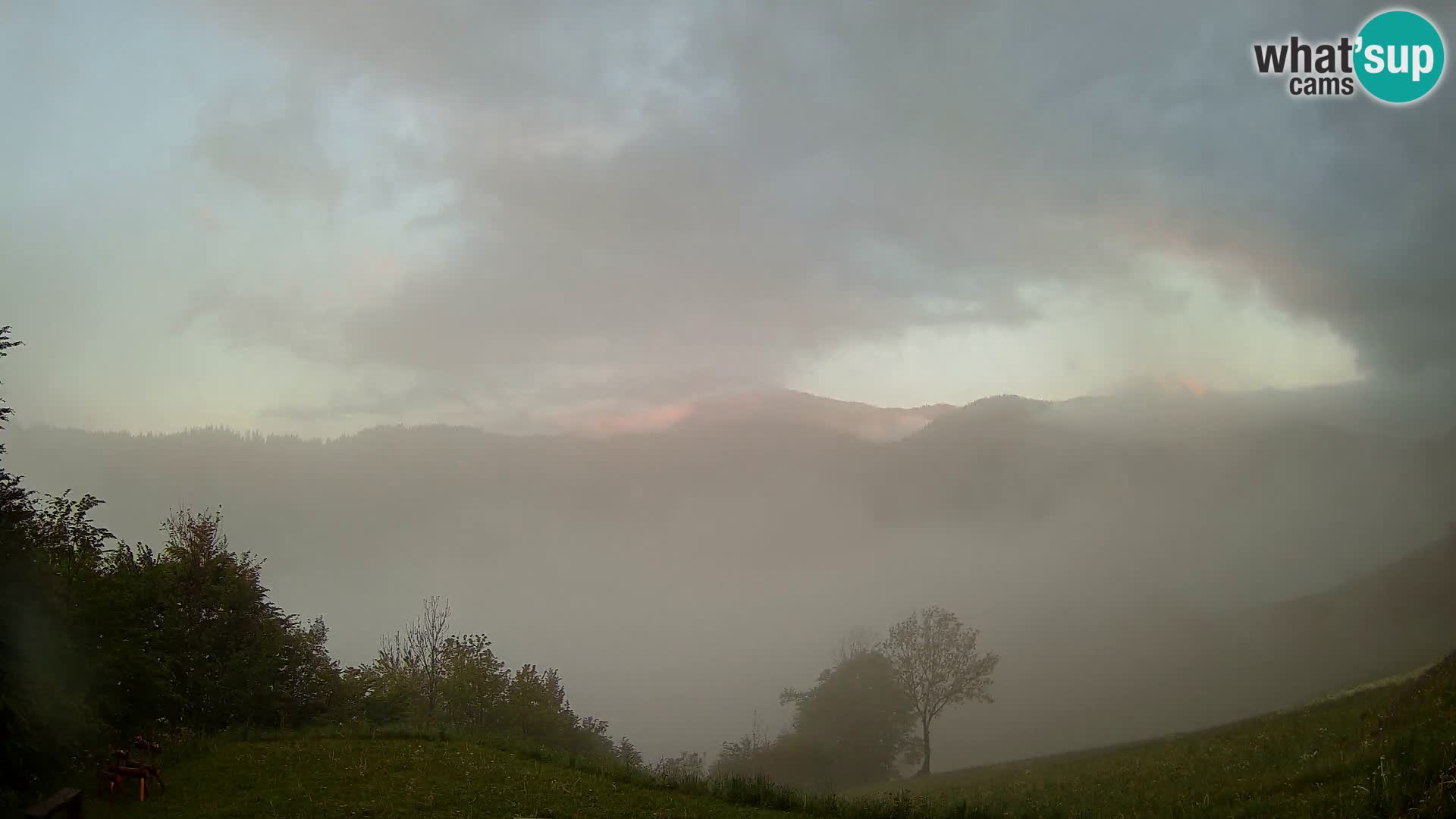 Webcam Brunarica Dražgoše – Live View of Ratitovec (1666 m)