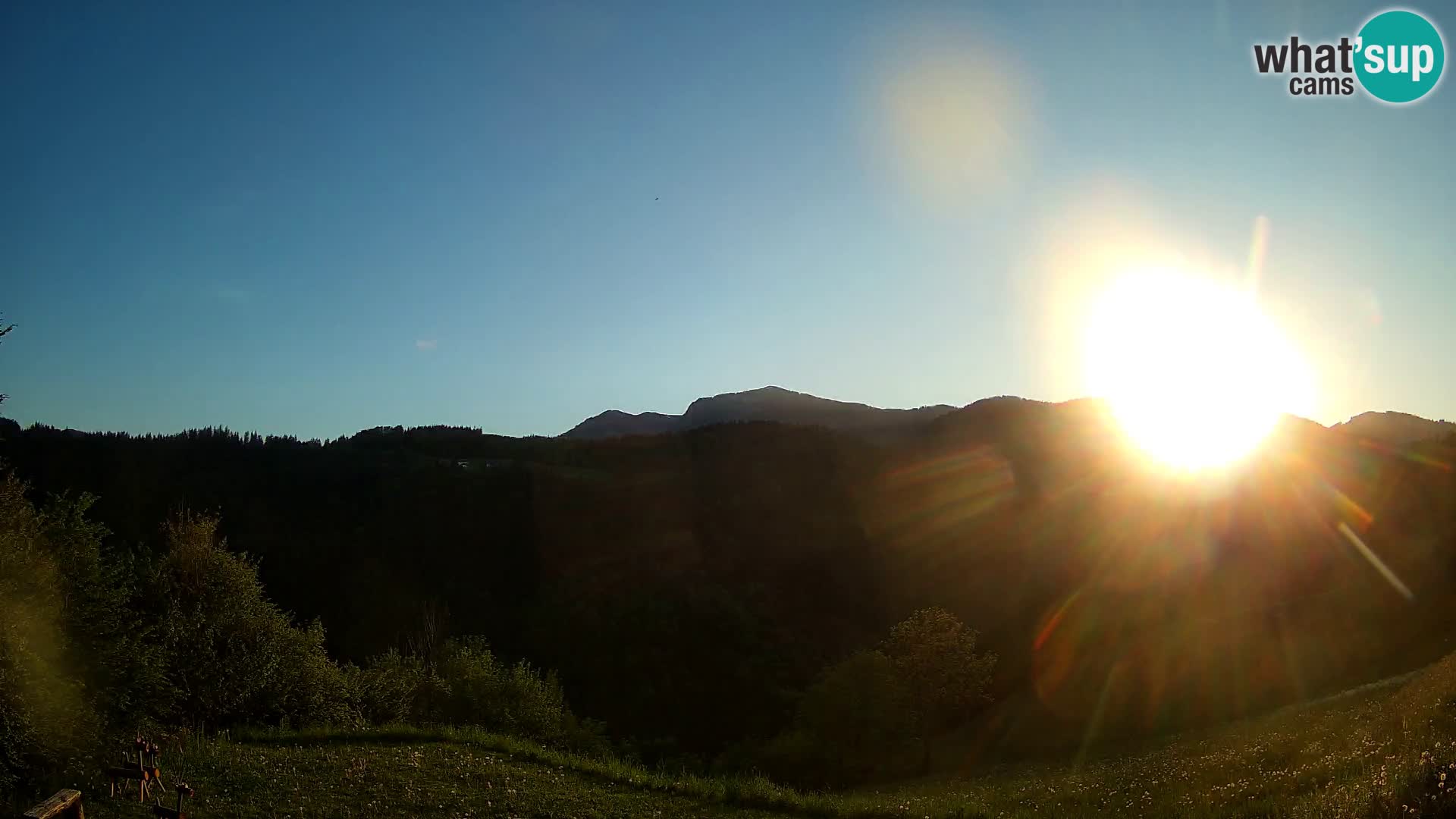 Webcam Brunarica Dražgoše – Live View of Ratitovec (1666 m)