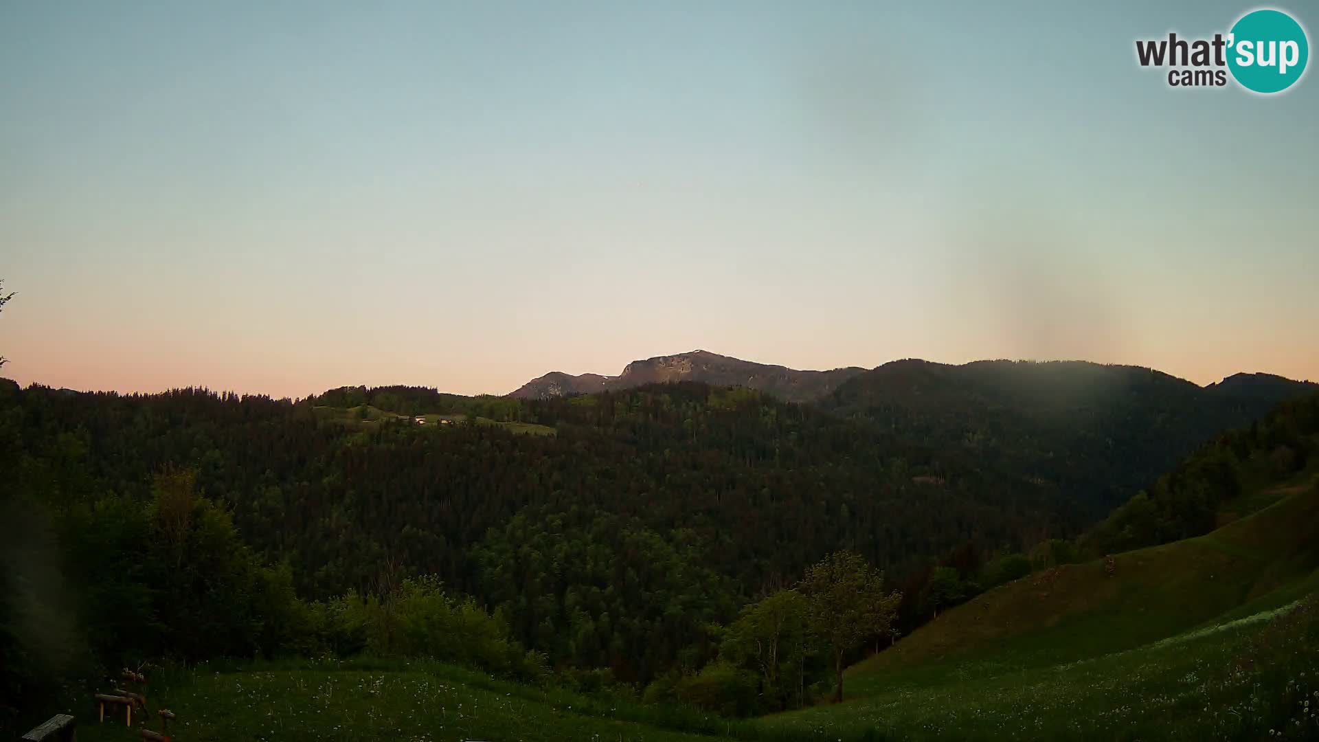 Webcam Brunarica Dražgoše – Live View of Ratitovec (1666 m)