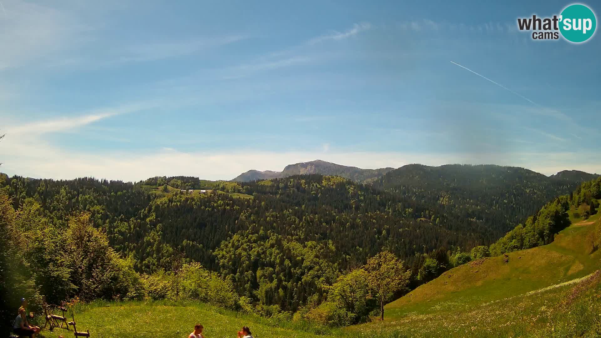 Spletna kamera Brunarica Dražgoše – Pogled v živo na Ratitovec (1666 m)
