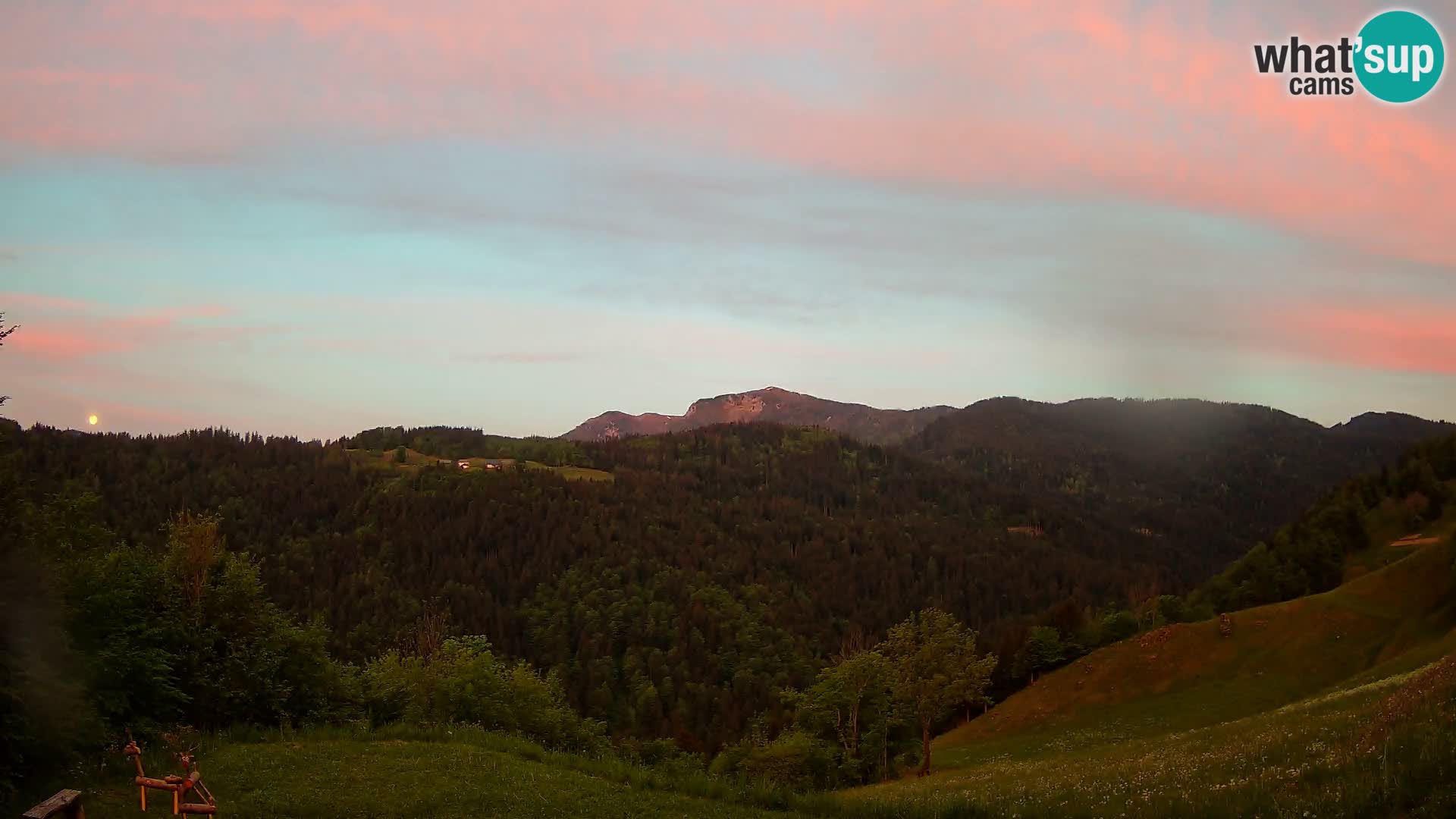 Webcam Brunarica Dražgoše – Live View of Ratitovec (1666 m)