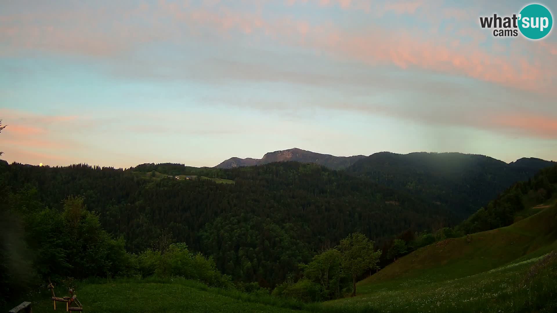 Webcam Brunarica Dražgoše – Live View of Ratitovec (1666 m)