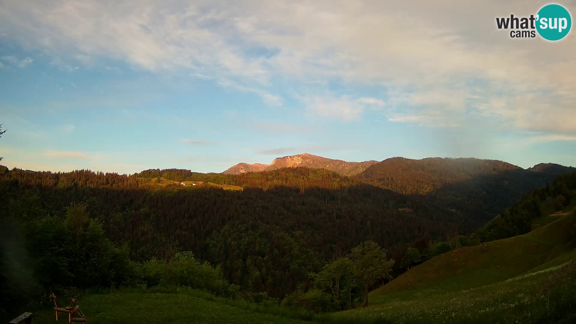 Web kamera Brunarica Dražgoše – Pogled uživo na Ratitovec (1666 m)
