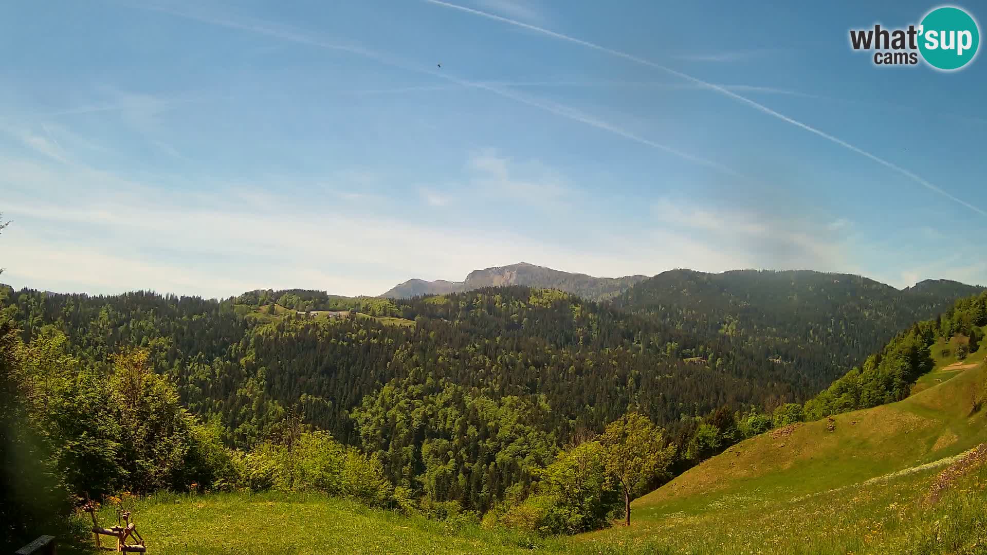 Web kamera Brunarica Dražgoše – Pogled uživo na Ratitovec (1666 m)