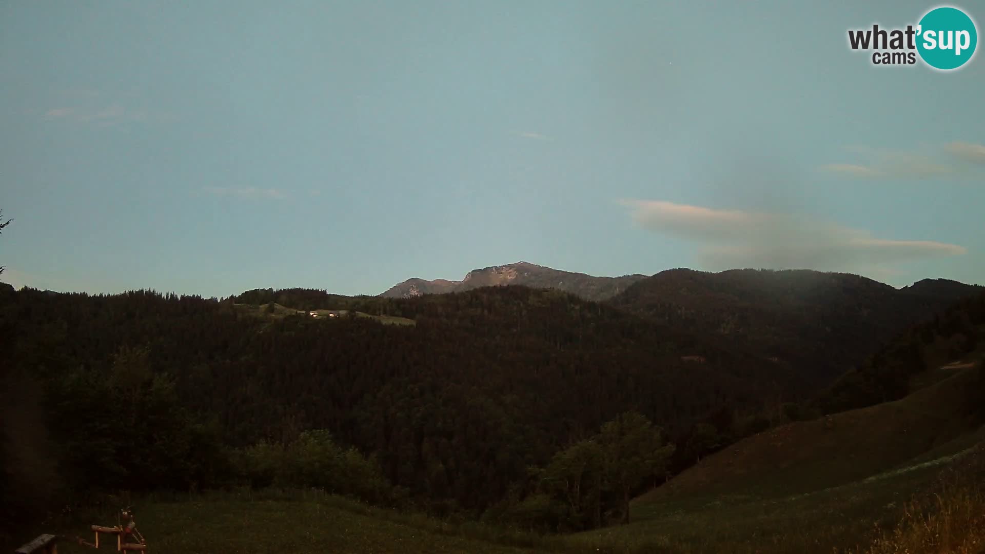 Webcam Brunarica Dražgoše – Live View of Ratitovec (1666 m)