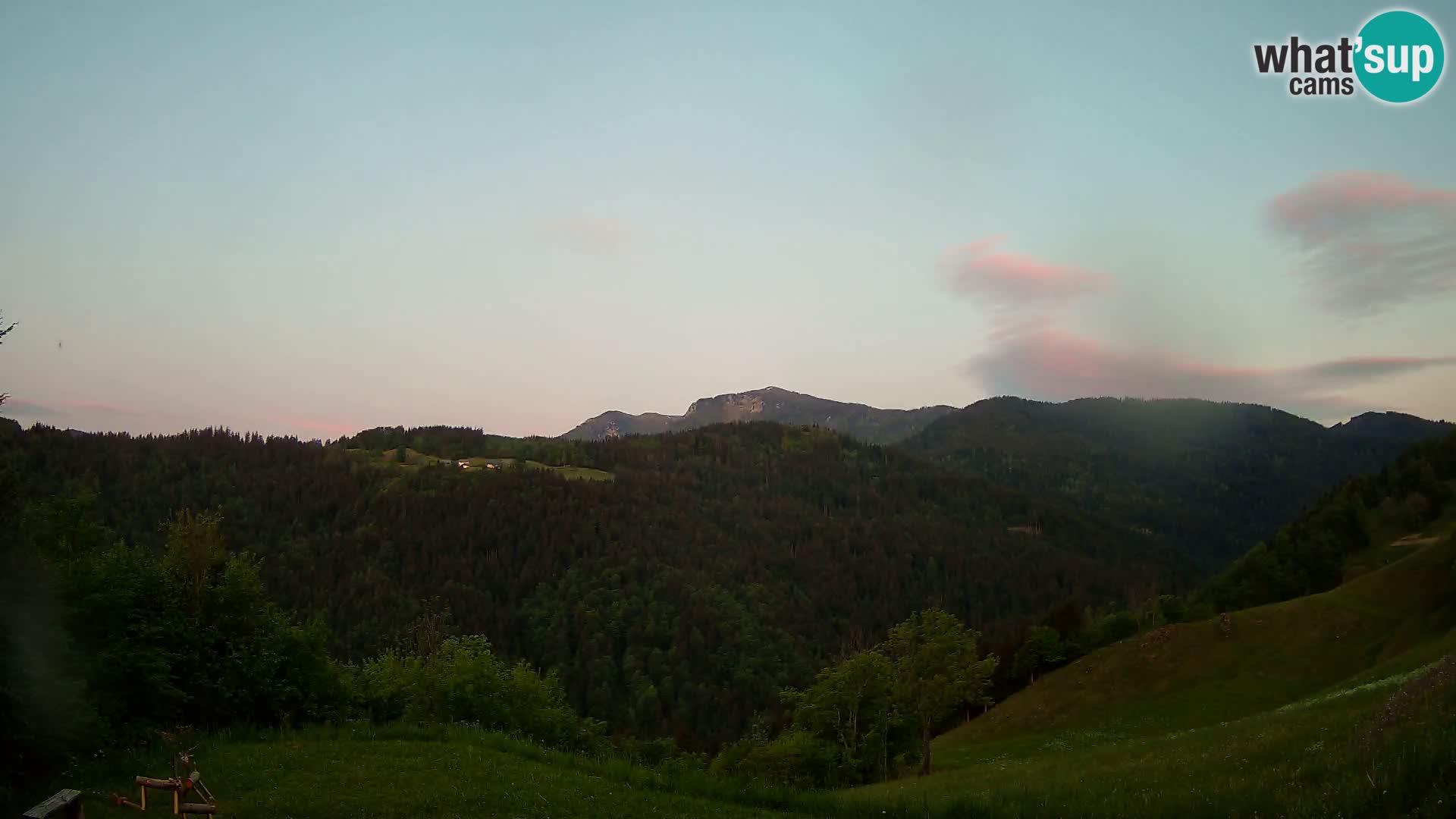 Webcam Brunarica Dražgoše – Live View of Ratitovec (1666 m)