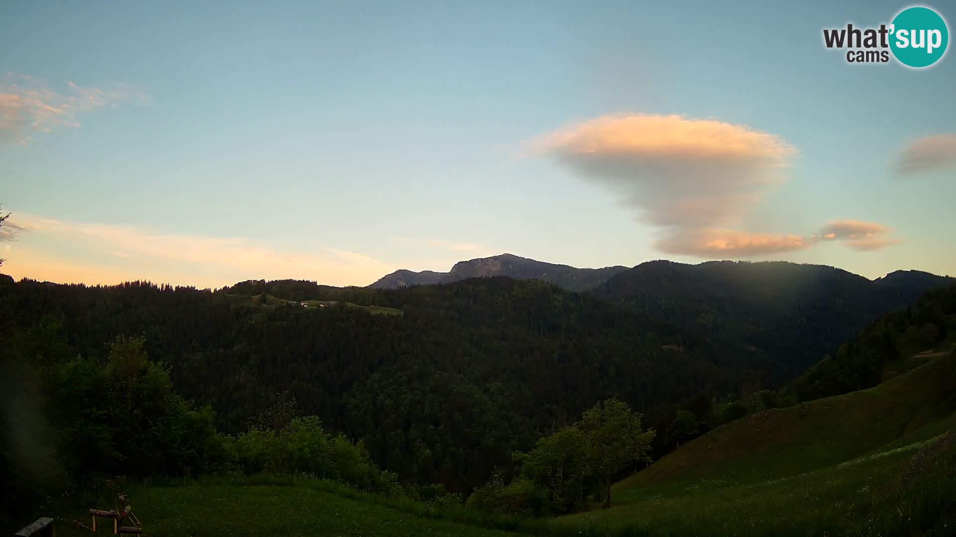 Webcam Brunarica Dražgoše – Live View of Ratitovec (1666 m)