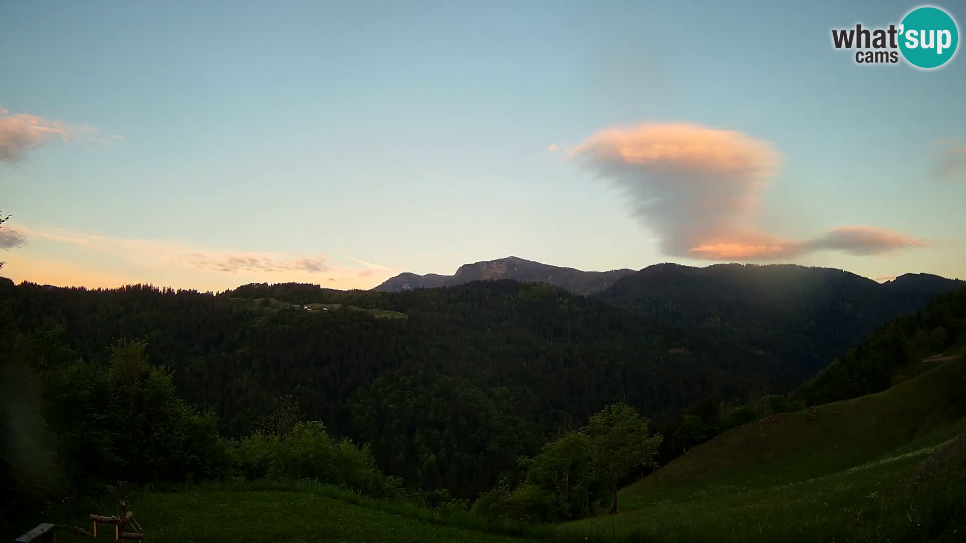 Webcam Brunarica Dražgoše – Live View of Ratitovec (1666 m)