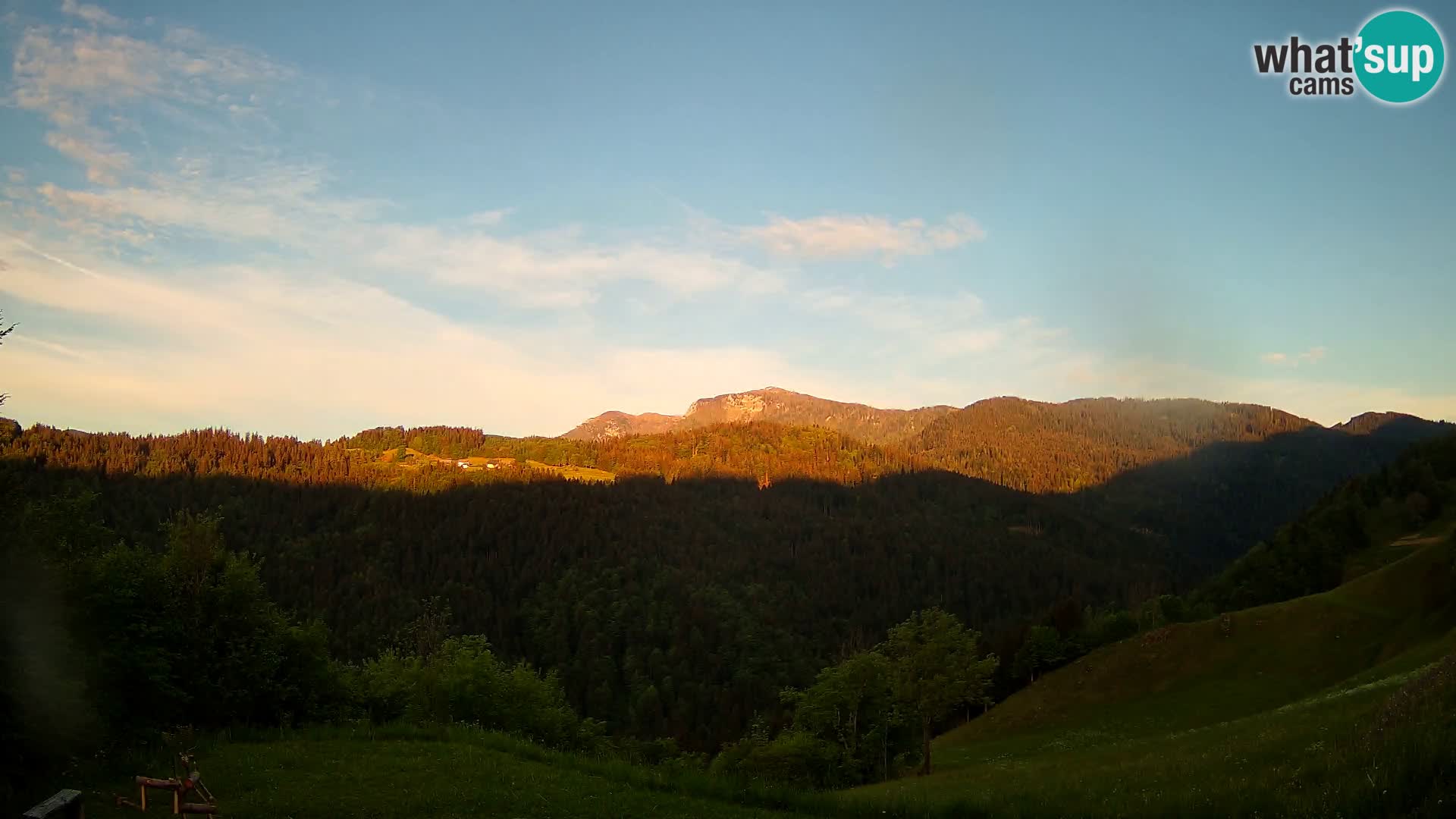 Webcam Brunarica Dražgoše – Live View of Ratitovec (1666 m)