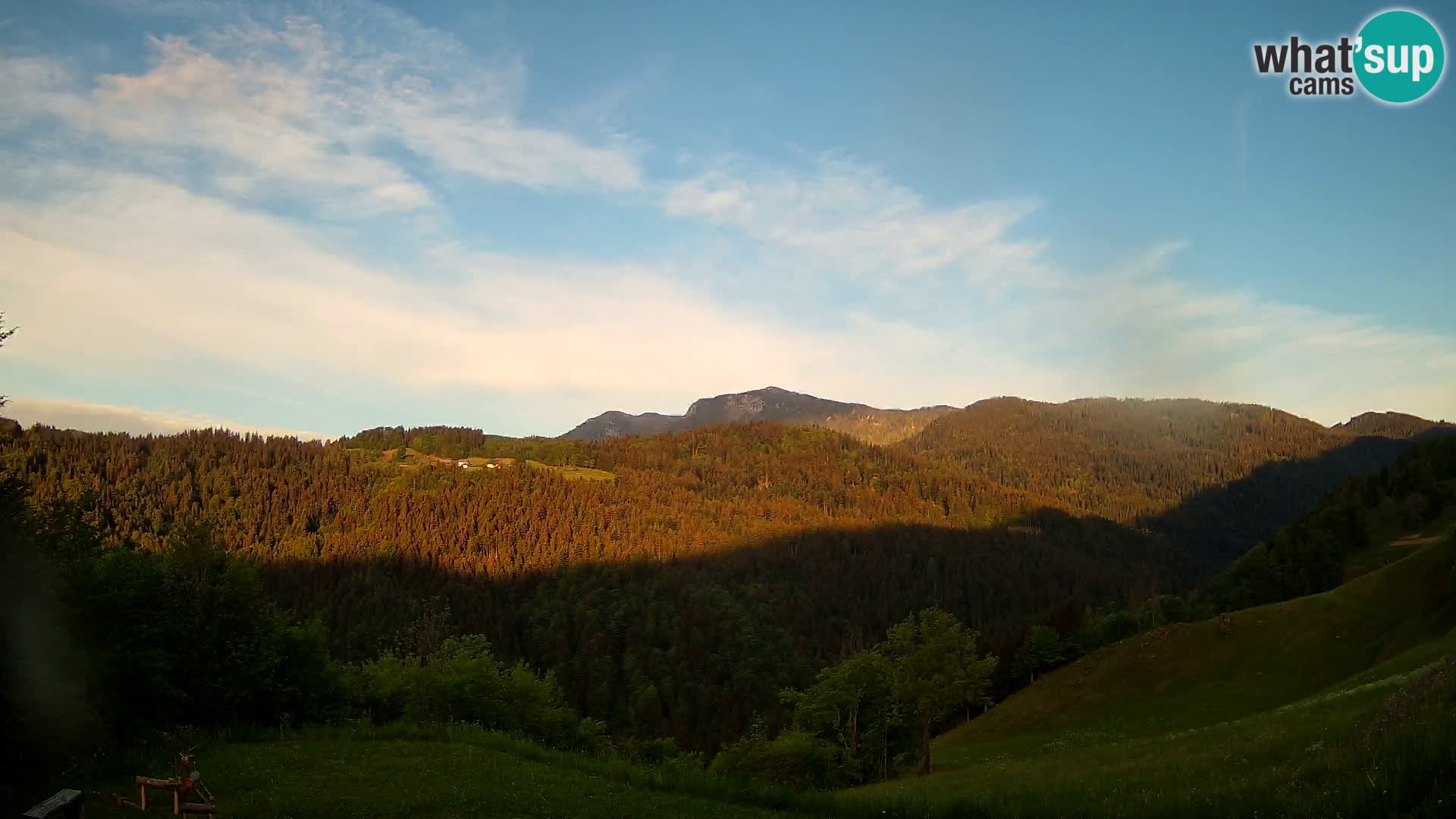 Webcam Brunarica Dražgoše – Live View of Ratitovec (1666 m)