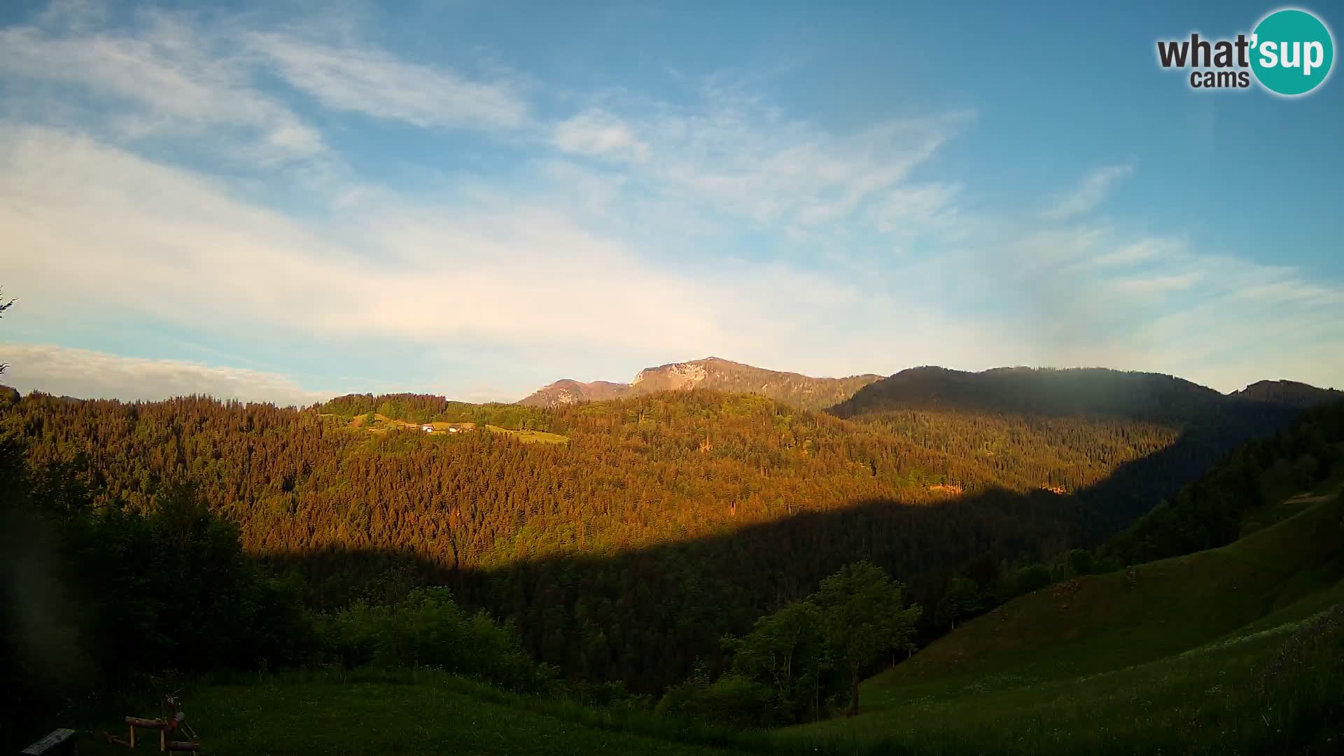 Webcam Brunarica Dražgoše – Live View of Ratitovec (1666 m)