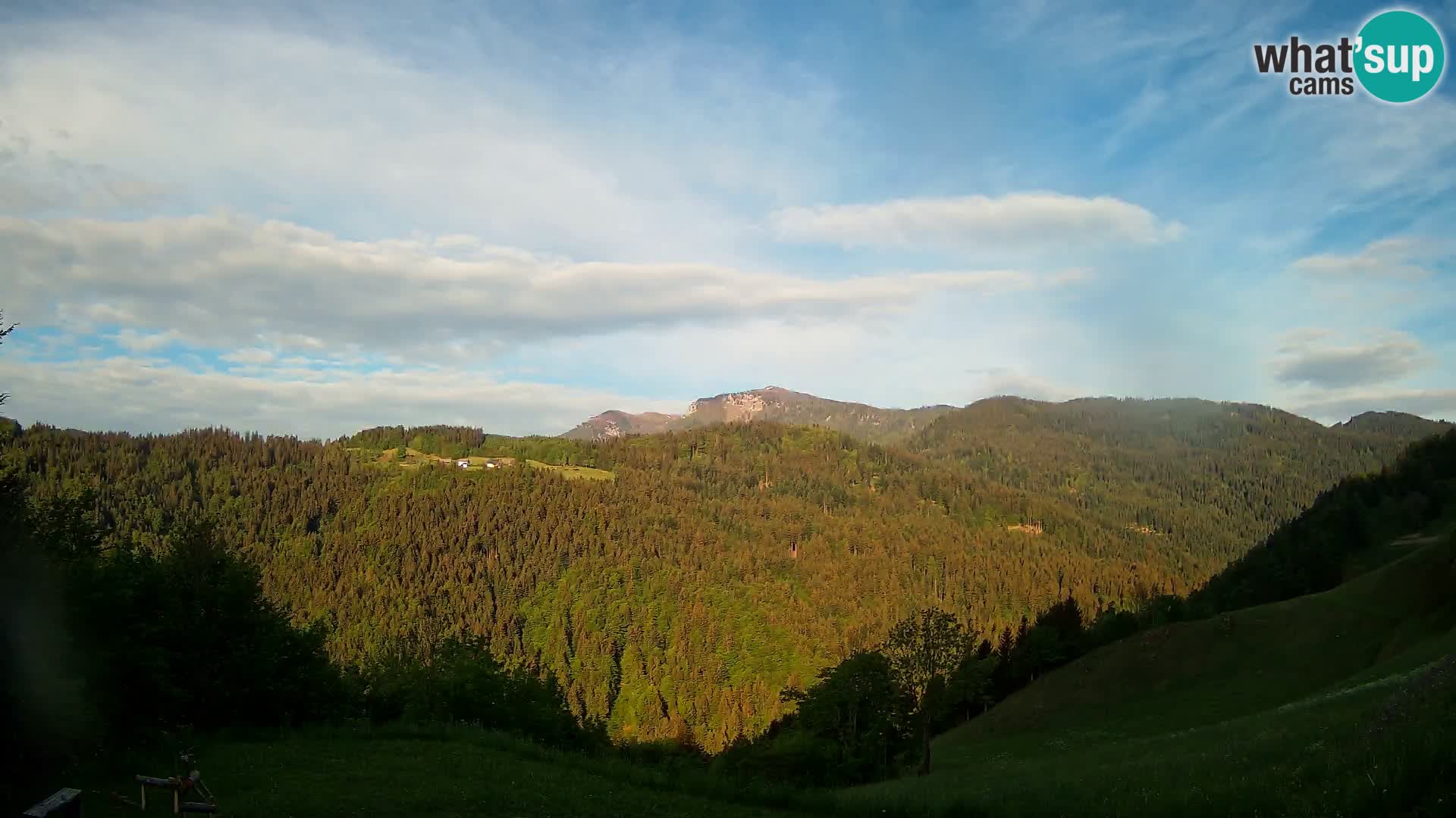Webcam Brunarica Dražgoše – Live View of Ratitovec (1666 m)