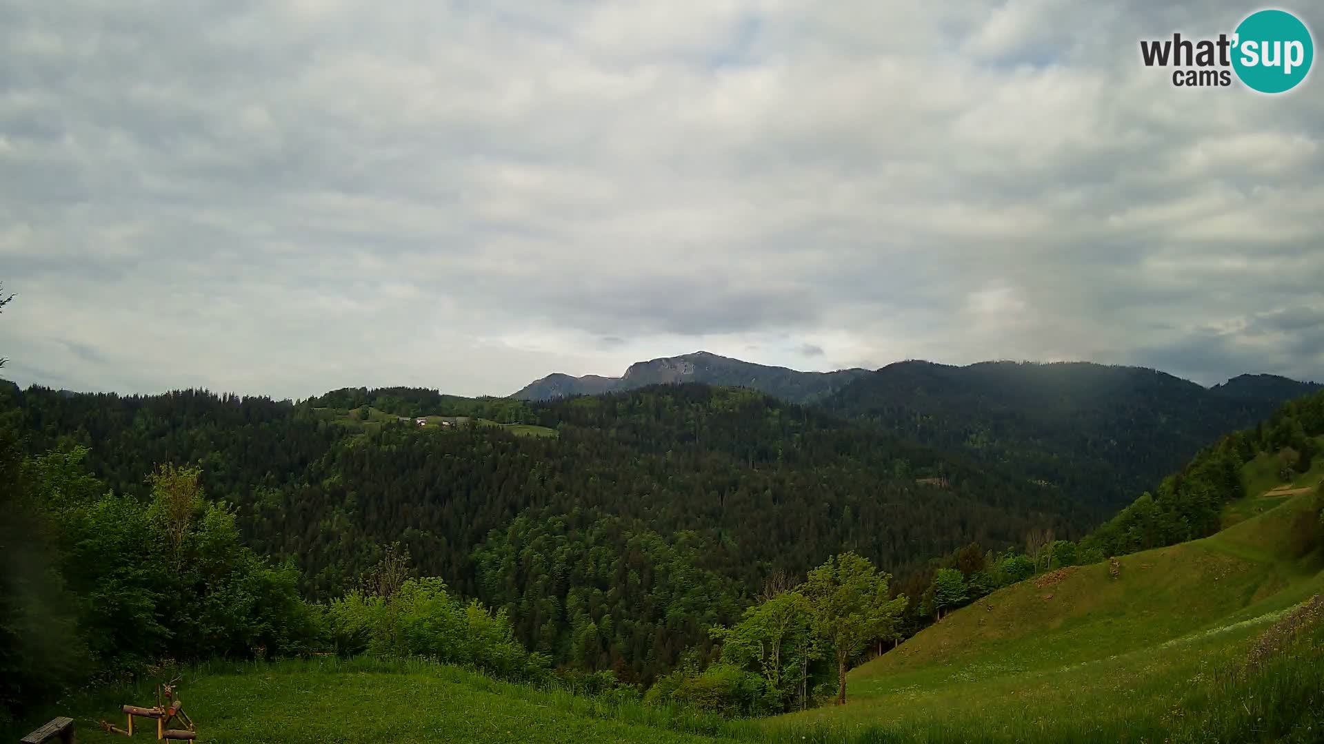 Webcam Brunarica Dražgoše – Vista live sul Ratitovec (1666 m)