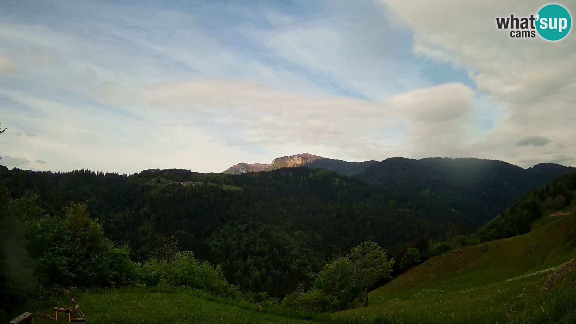 Webcam Brunarica Dražgoše – Live View of Ratitovec (1666 m)