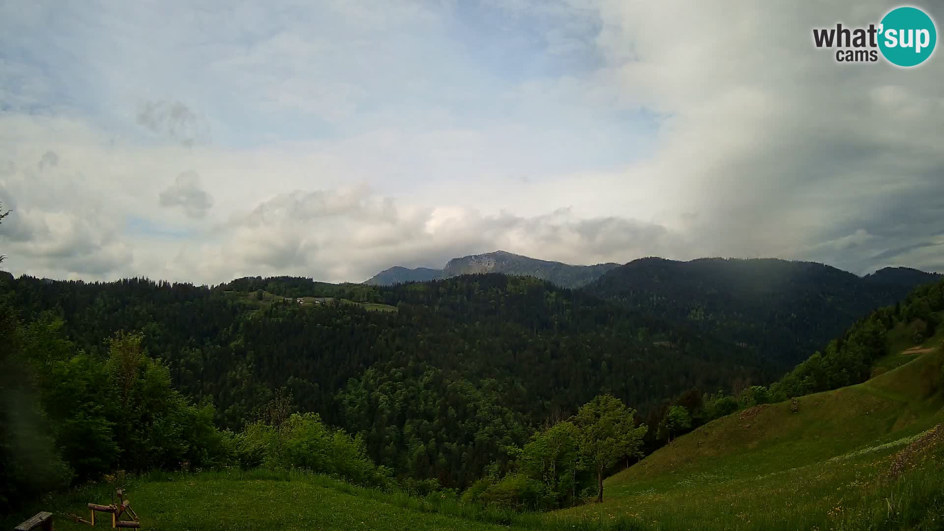 Webcam Brunarica Dražgoše – Live View of Ratitovec (1666 m)