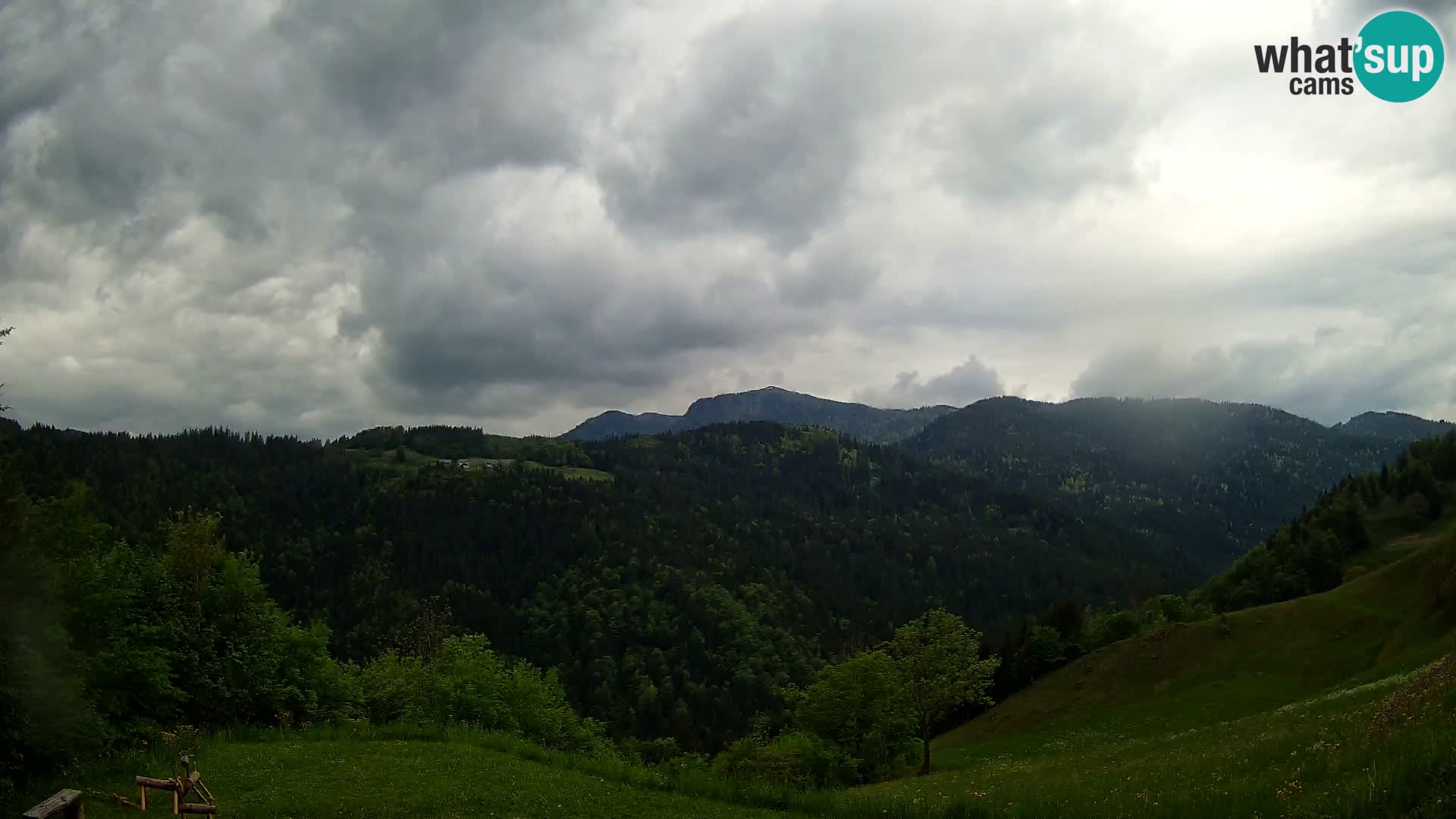 Webcam Brunarica Dražgoše – Live View of Ratitovec (1666 m)