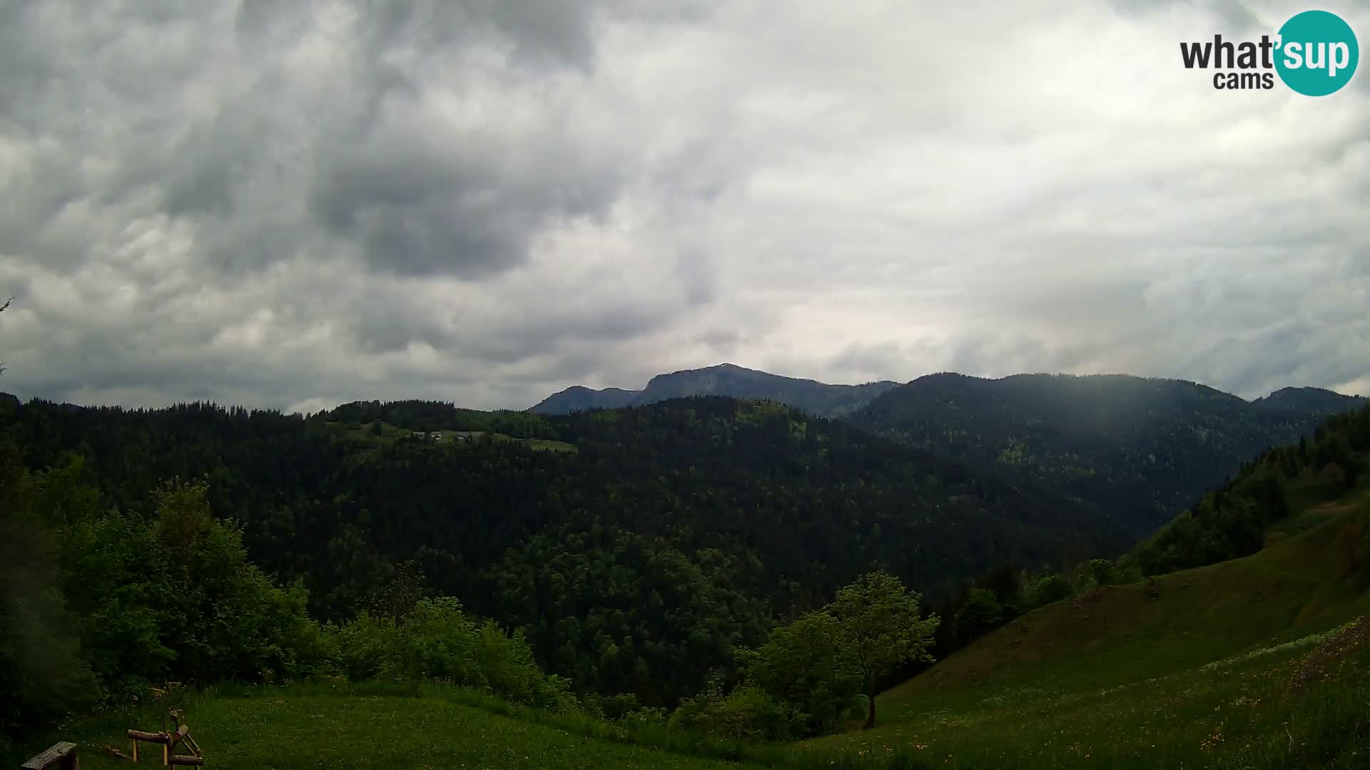 Webcam Brunarica Dražgoše – Vista live sul Ratitovec (1666 m)