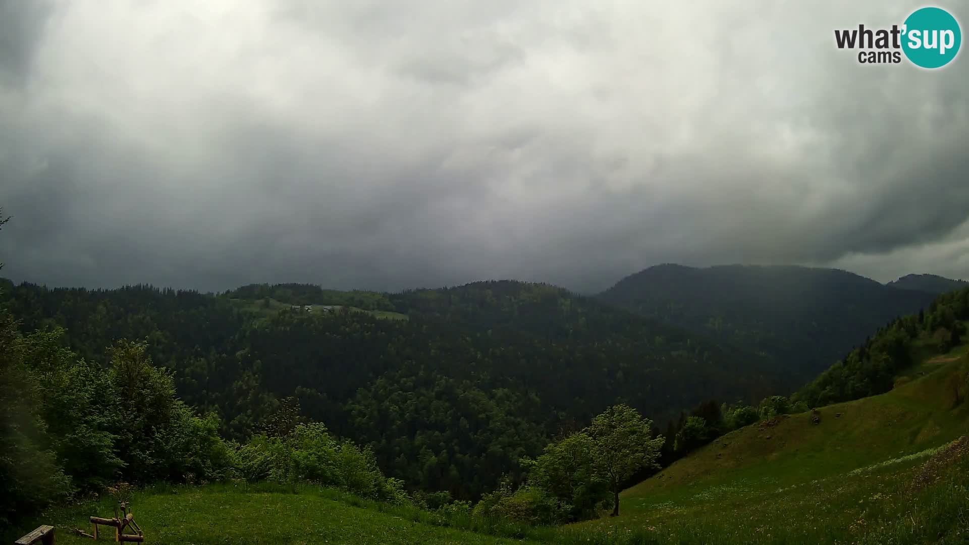 Webcam Brunarica Dražgoše – Vista live sul Ratitovec (1666 m)