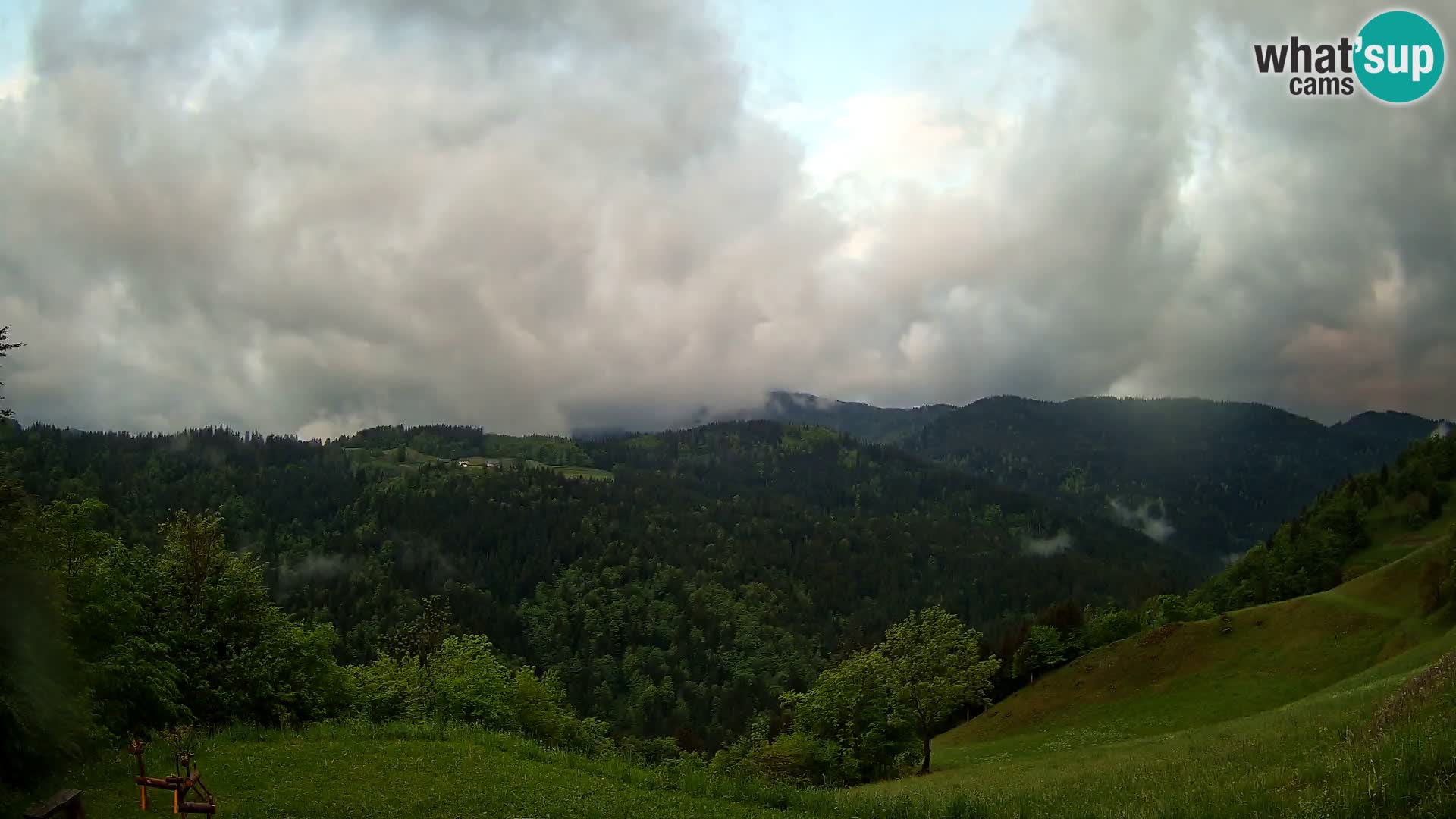 Webcam Brunarica Dražgoše – Live View of Ratitovec (1666 m)