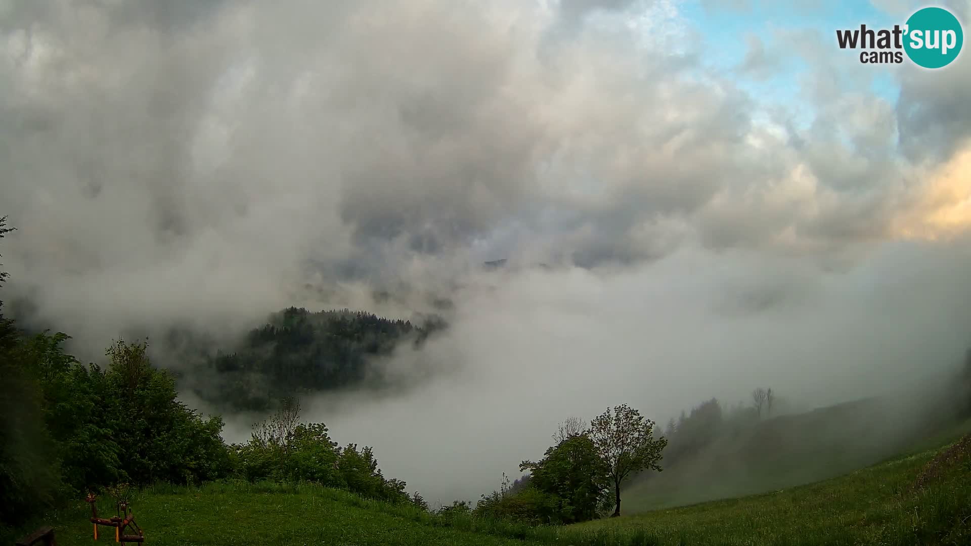 Webcam Brunarica Dražgoše – Live View of Ratitovec (1666 m)
