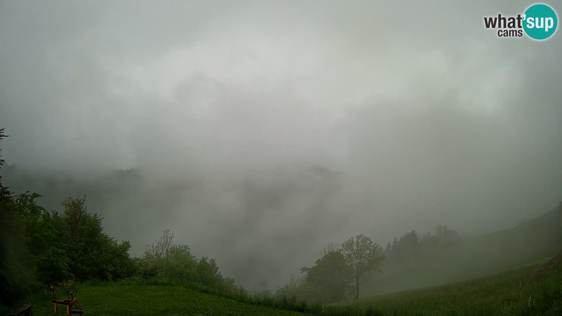 Webcam Brunarica Dražgoše – Live View of Ratitovec (1666 m)