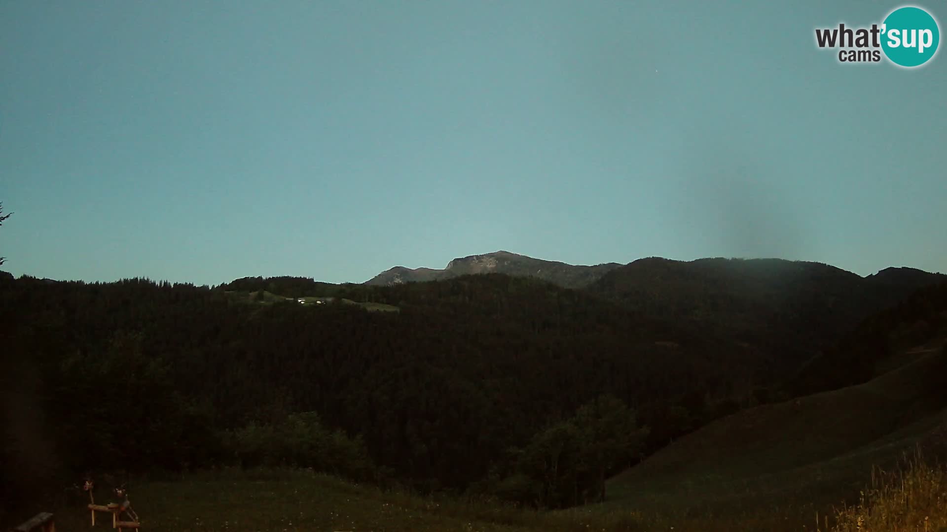Webcam Brunarica Dražgoše – Live View of Ratitovec (1666 m)