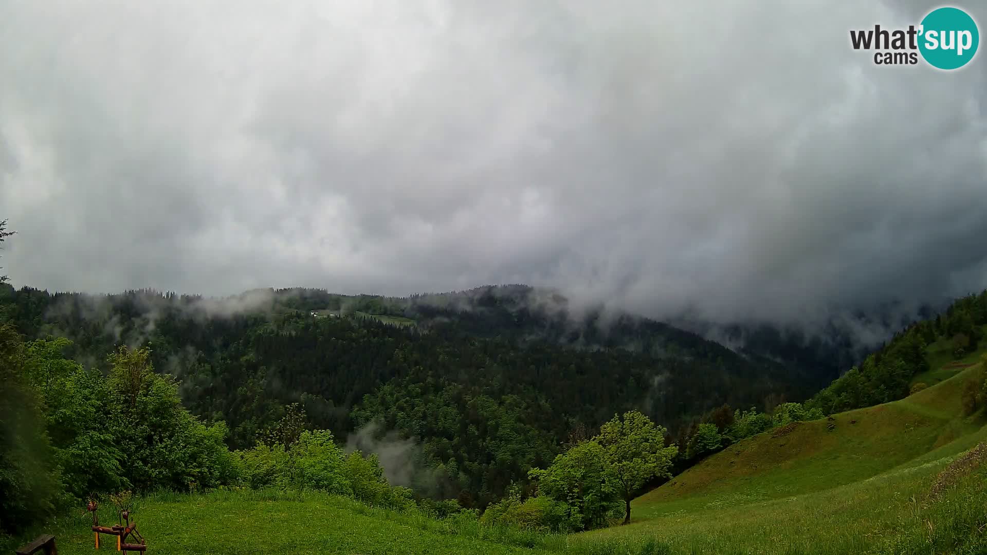 Webcam Brunarica Dražgoše – Liveblick auf Ratitovec (1666 m)