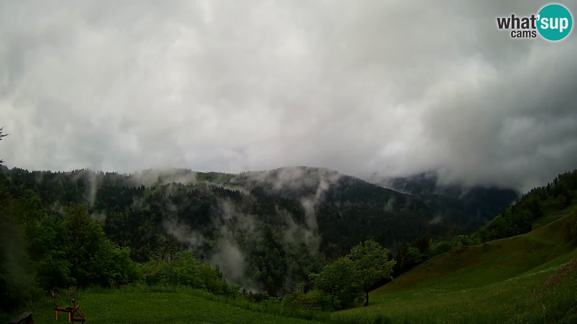 Webcam Brunarica Dražgoše – Live View of Ratitovec (1666 m)