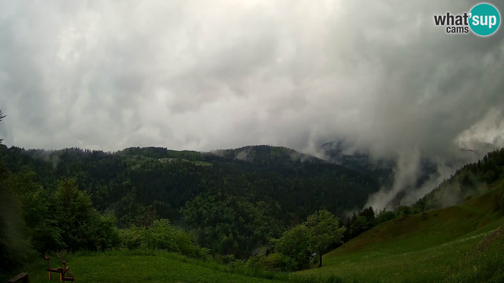 Webcam Brunarica Dražgoše – Live View of Ratitovec (1666 m)