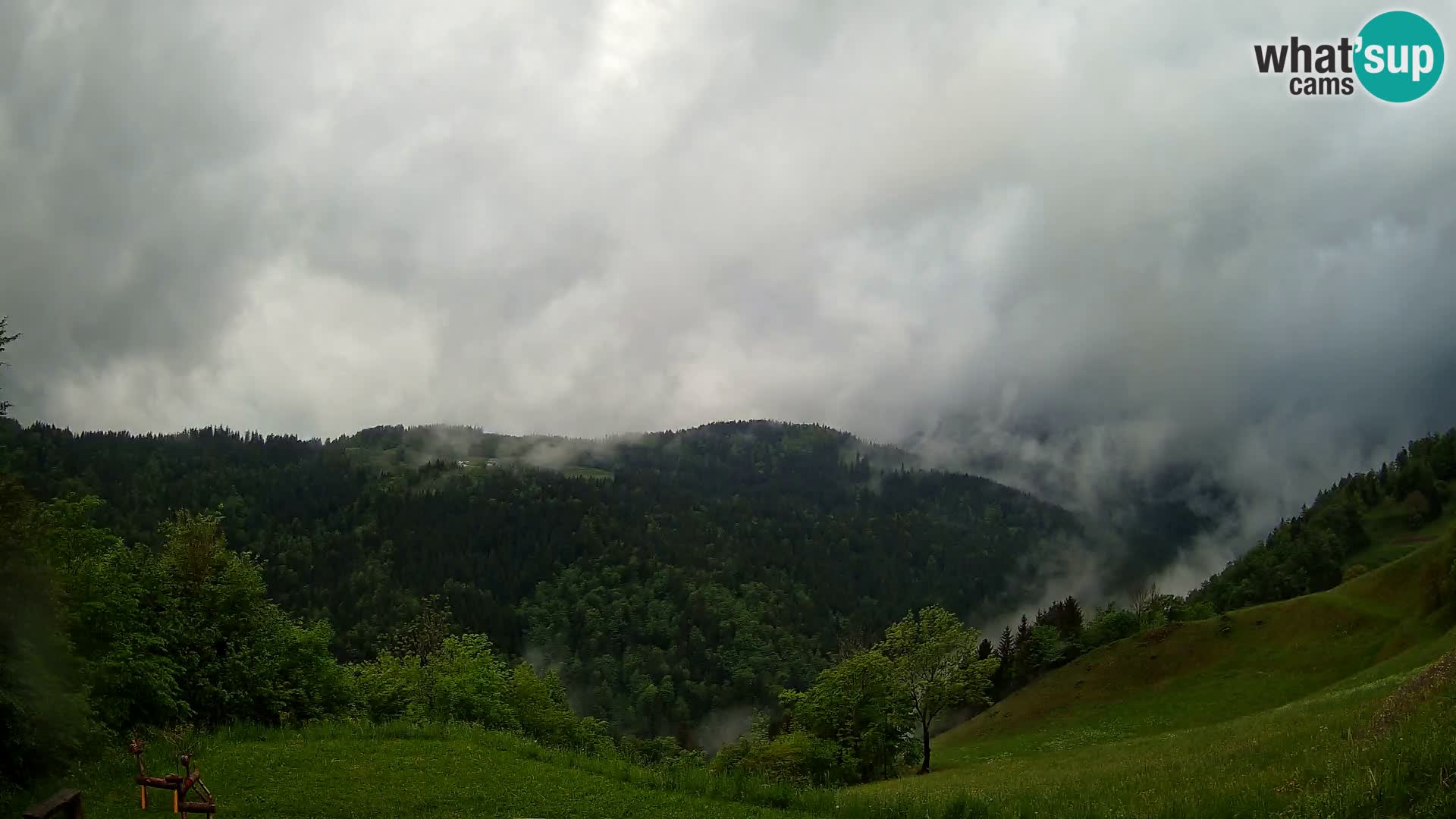 Webcam Brunarica Dražgoše – Live View of Ratitovec (1666 m)