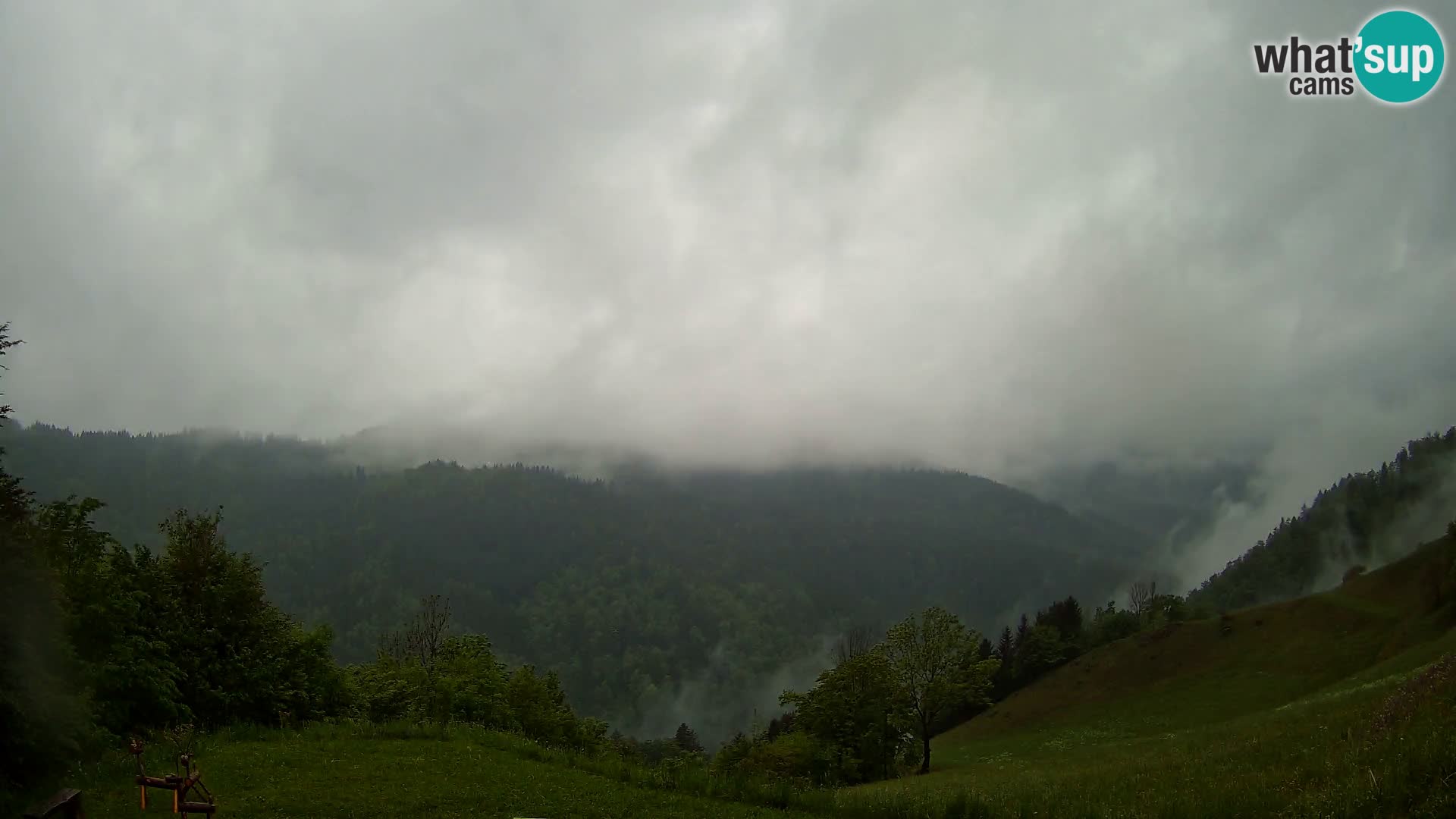 Webcam Brunarica Dražgoše – Live View of Ratitovec (1666 m)