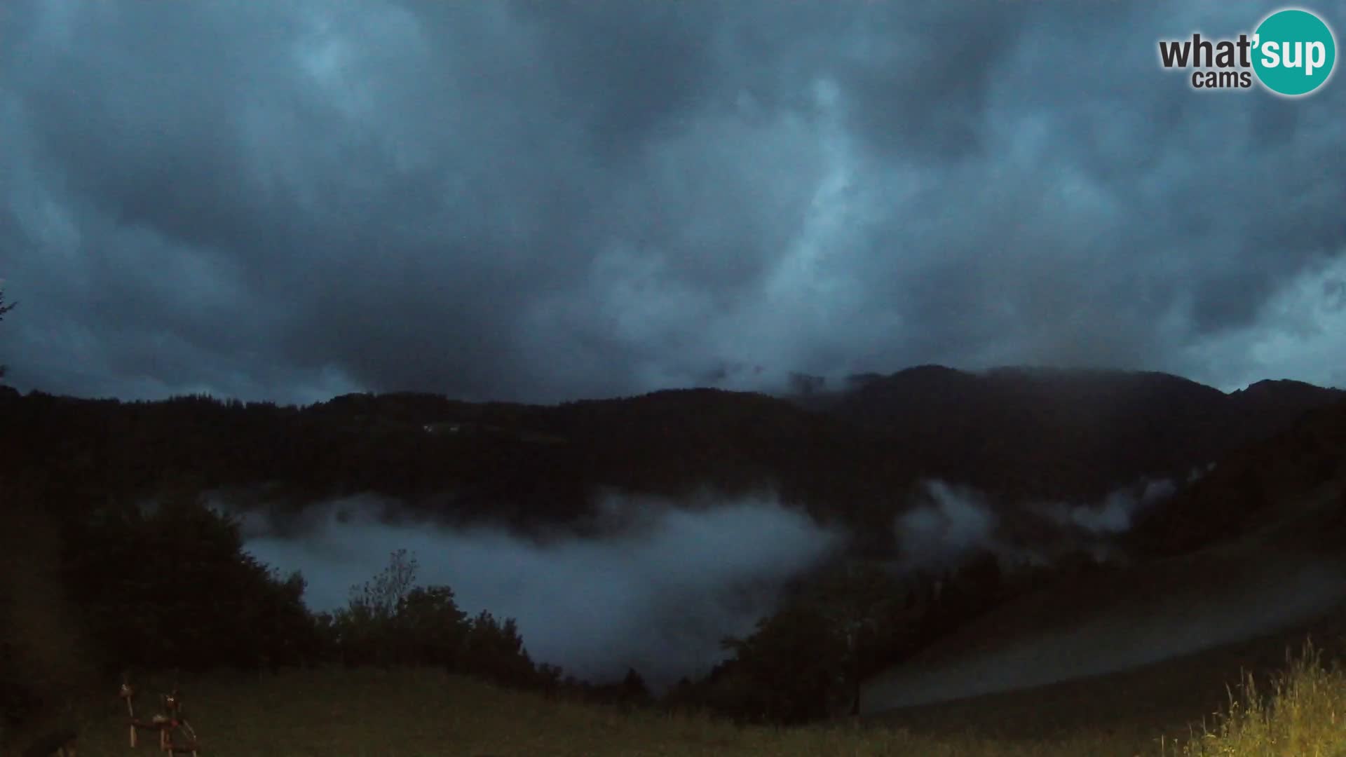 Webcam Brunarica Dražgoše – Live View of Ratitovec (1666 m)