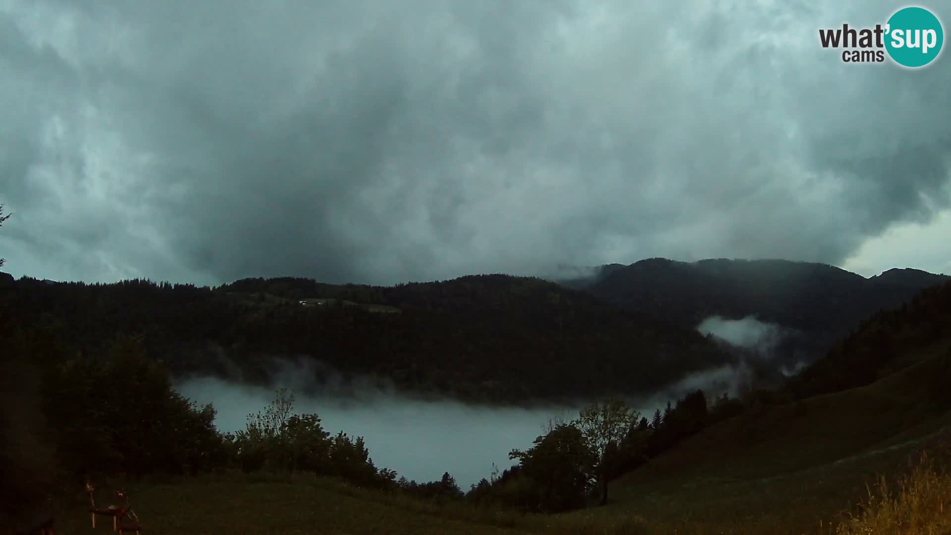 Webcam Brunarica Dražgoše – Live View of Ratitovec (1666 m)