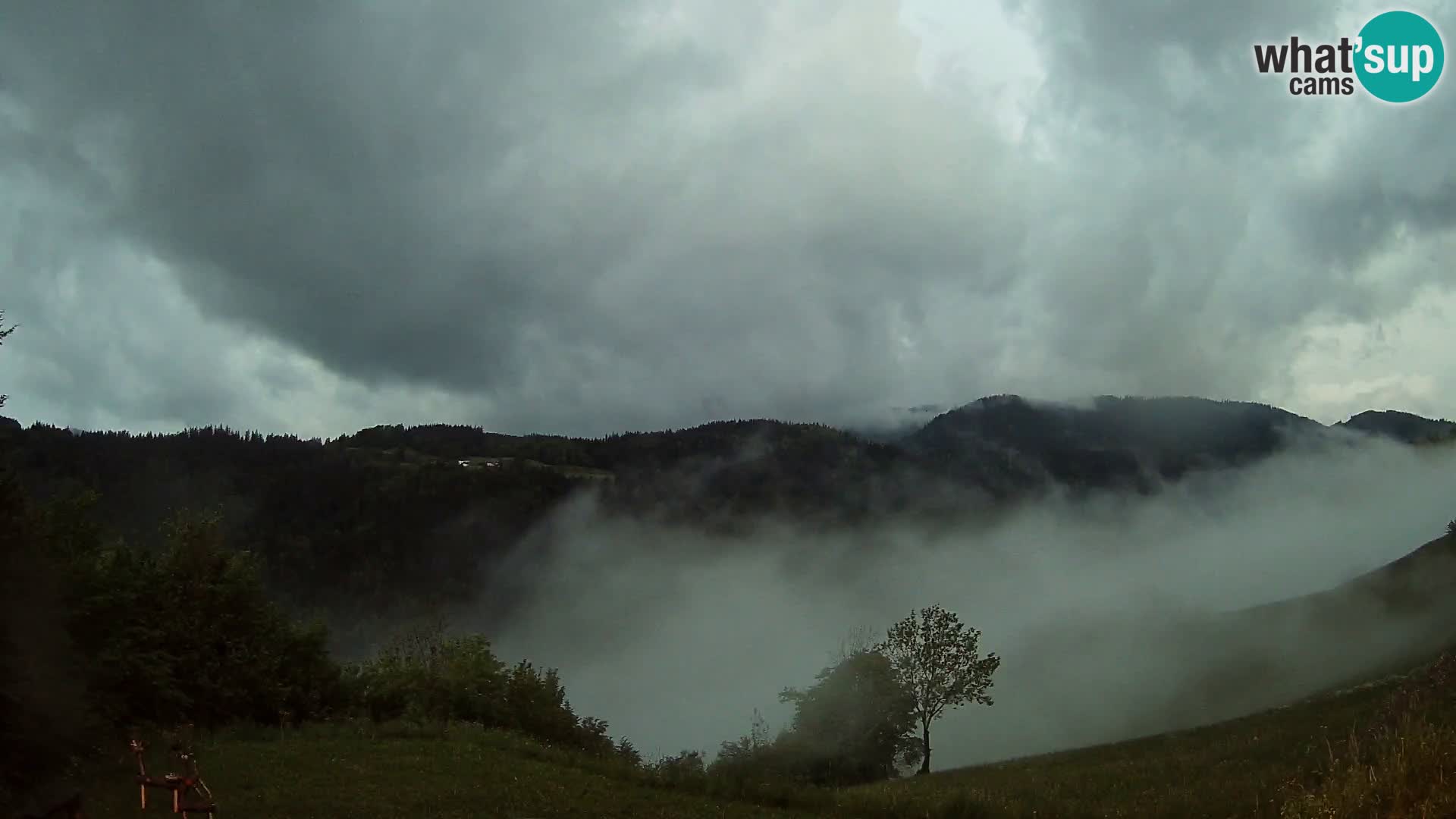 Webcam Brunarica Dražgoše – Live View of Ratitovec (1666 m)