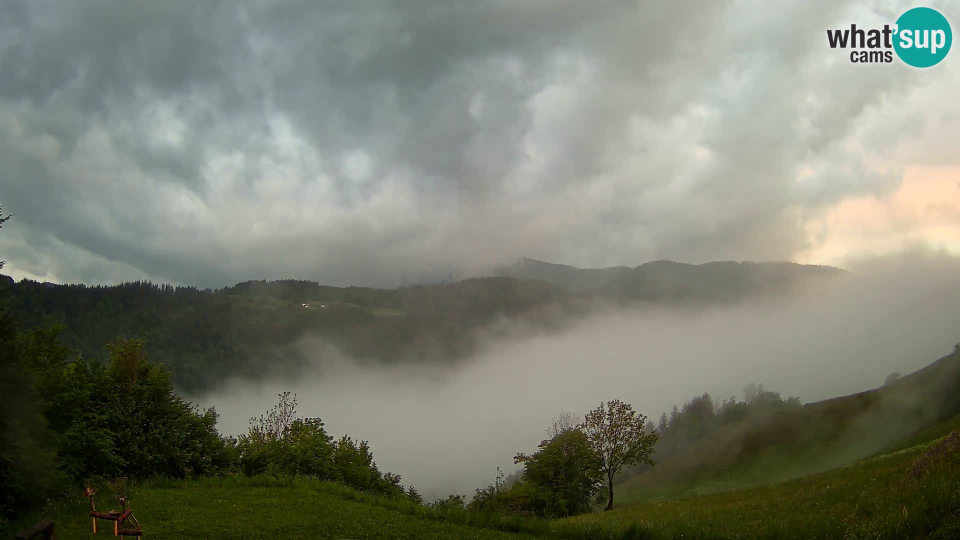 Webcam Brunarica Dražgoše – Liveblick auf Ratitovec (1666 m)